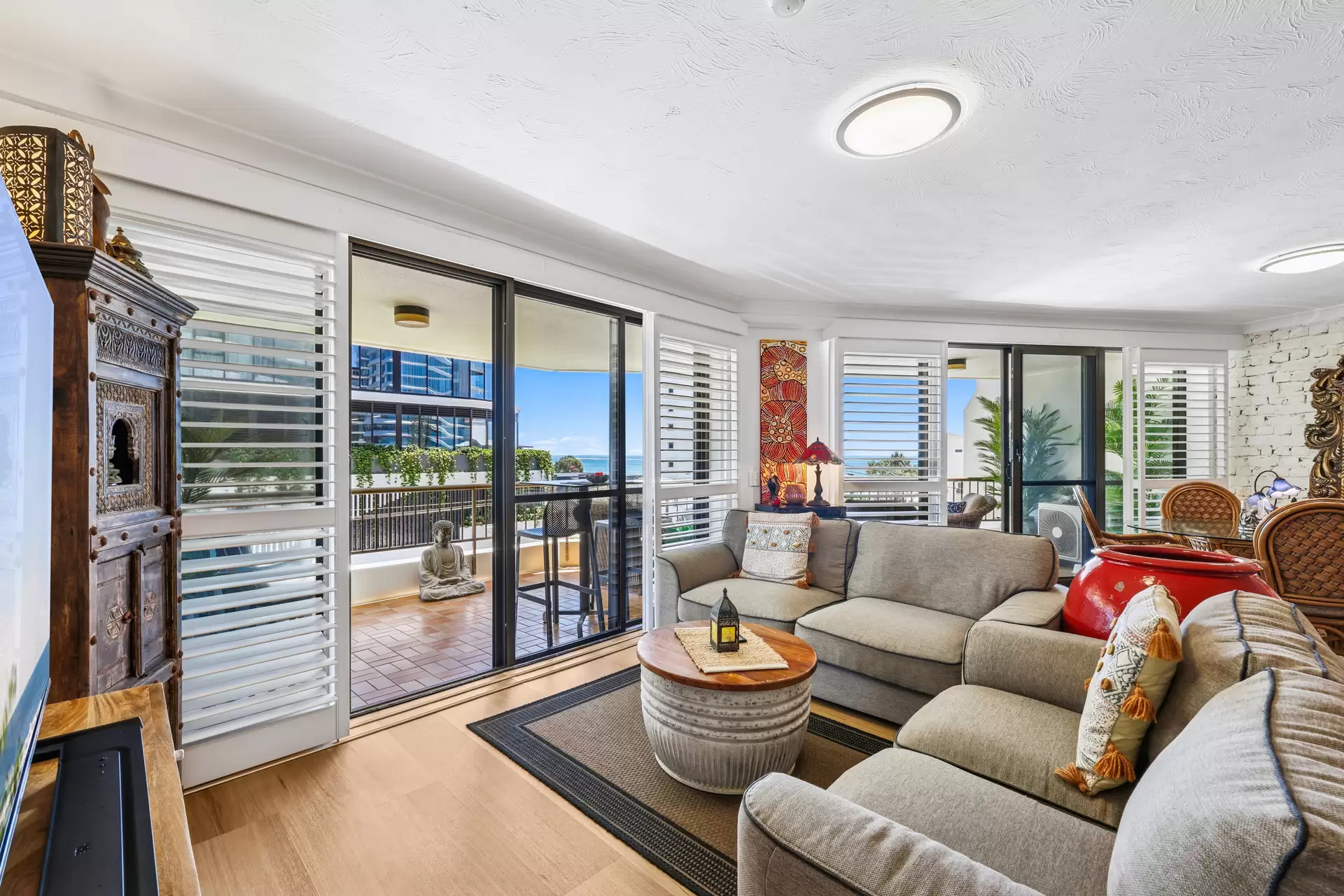 302/3544 Main Beach Parade, Main Beach Sold by  - image 1