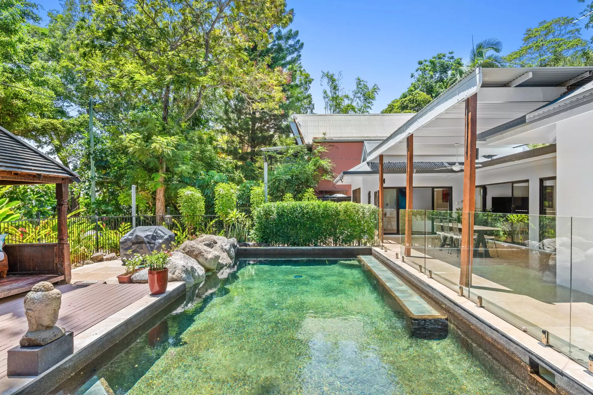 6 Oak Street, Oak Beach For Sale by Queensland Sotheby's International Realty - image 1