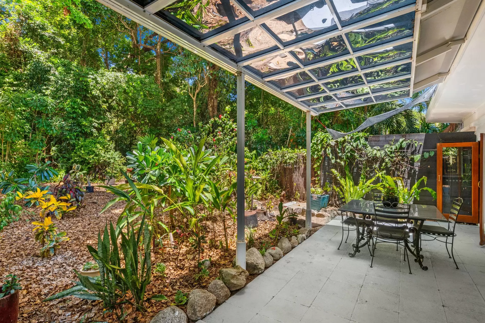 6 Oak Street, Oak Beach For Sale by Queensland Sotheby's International Realty - image 1