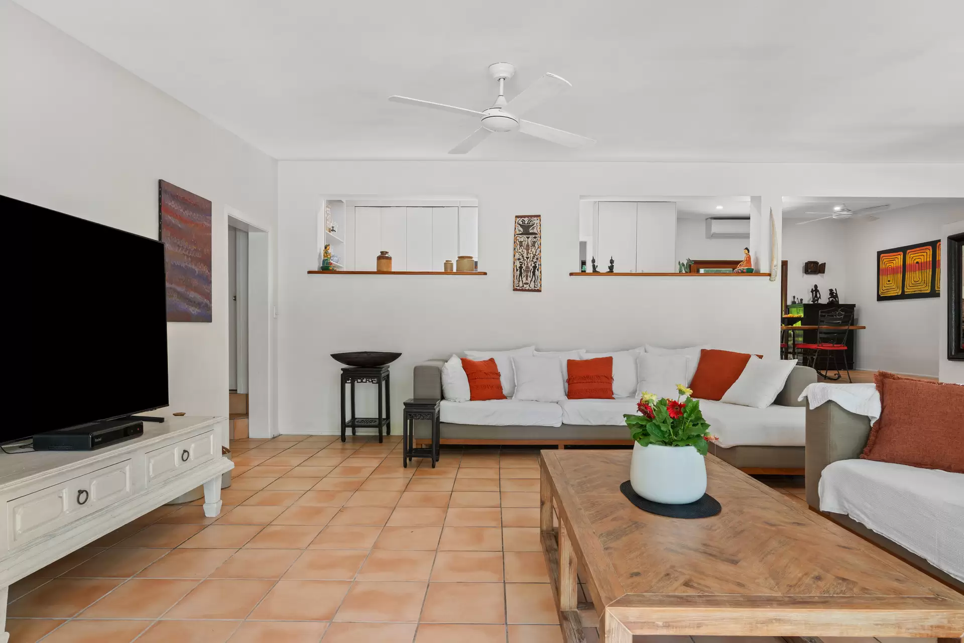6 Oak Street, Oak Beach For Sale by Queensland Sotheby's International Realty - image 1