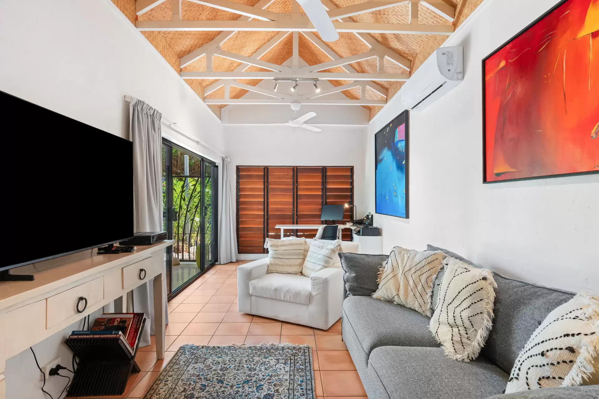 6 Oak Street, Oak Beach For Sale by Queensland Sotheby's International Realty - image 1