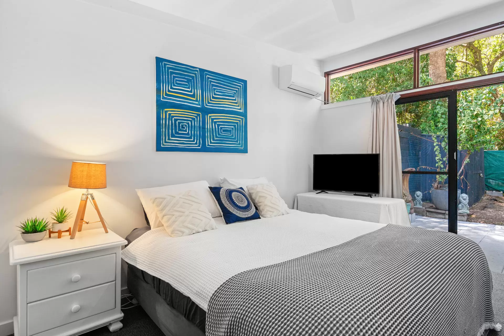 6 Oak Street, Oak Beach For Sale by Queensland Sotheby's International Realty - image 1