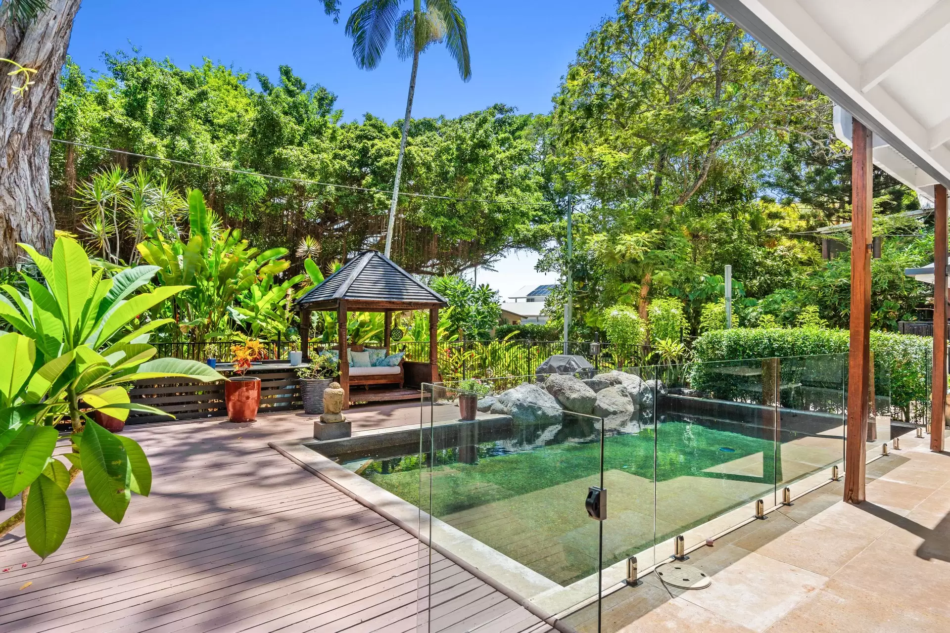6 Oak Street, Oak Beach For Sale by Queensland Sotheby's International Realty - image 1