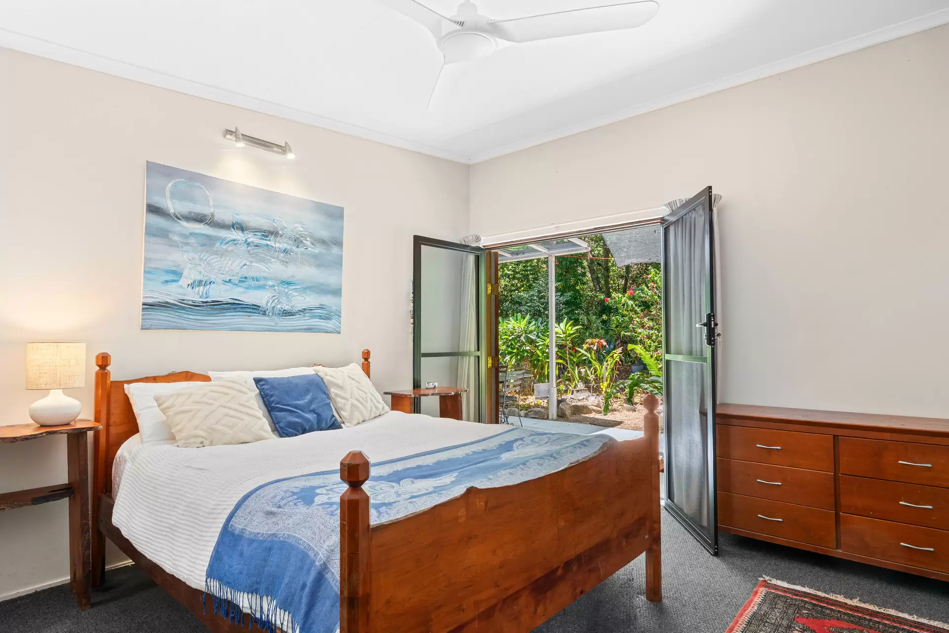 6 Oak Street, Oak Beach For Sale by Queensland Sotheby's International Realty - image 1