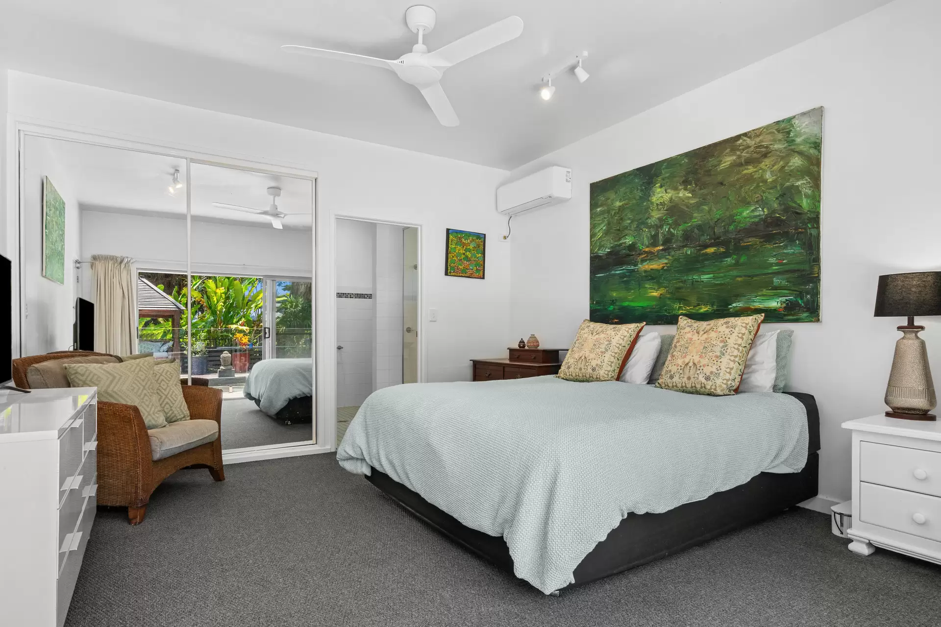 6 Oak Street, Oak Beach For Sale by Queensland Sotheby's International Realty - image 1