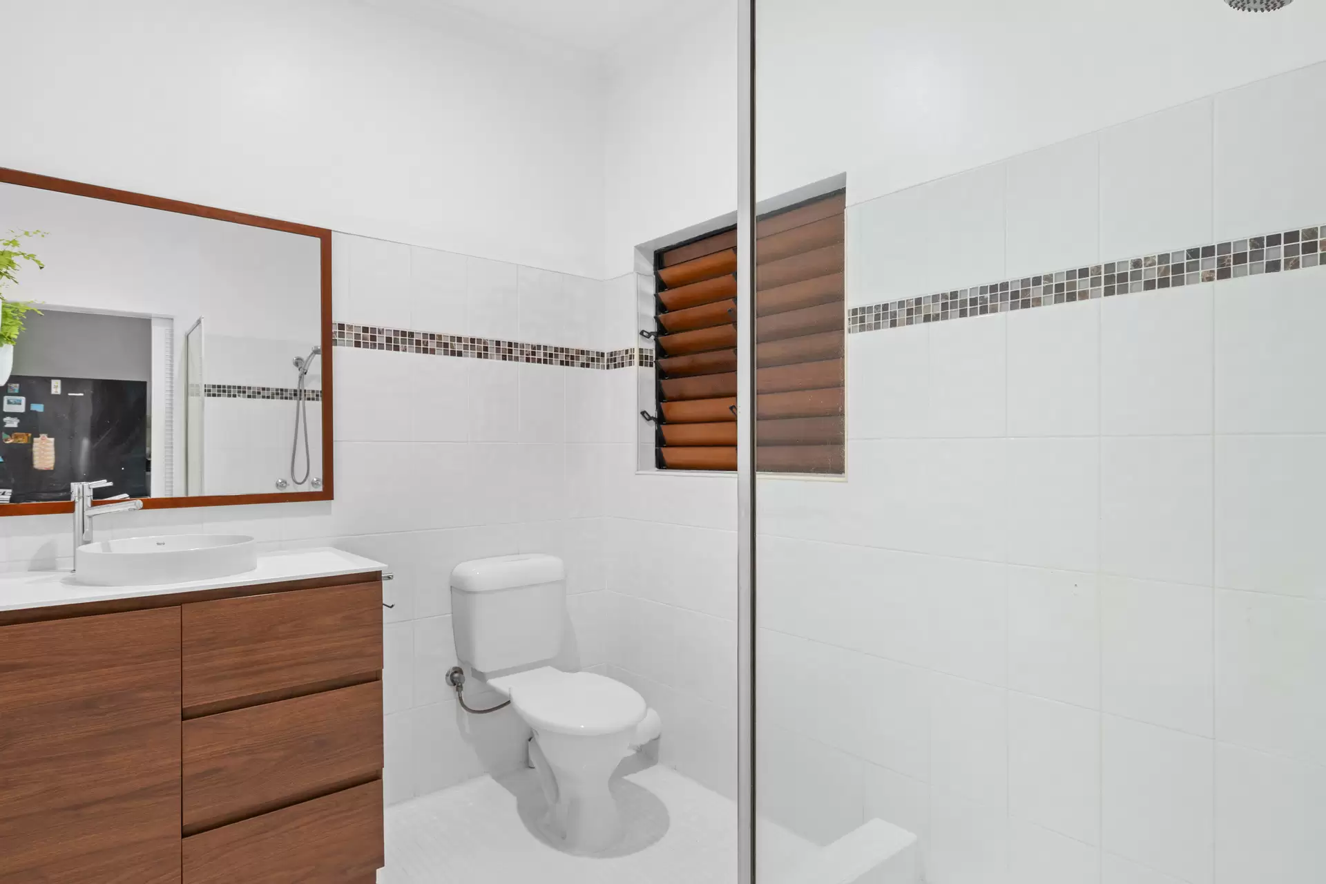 6 Oak Street, Oak Beach For Sale by Queensland Sotheby's International Realty - image 1