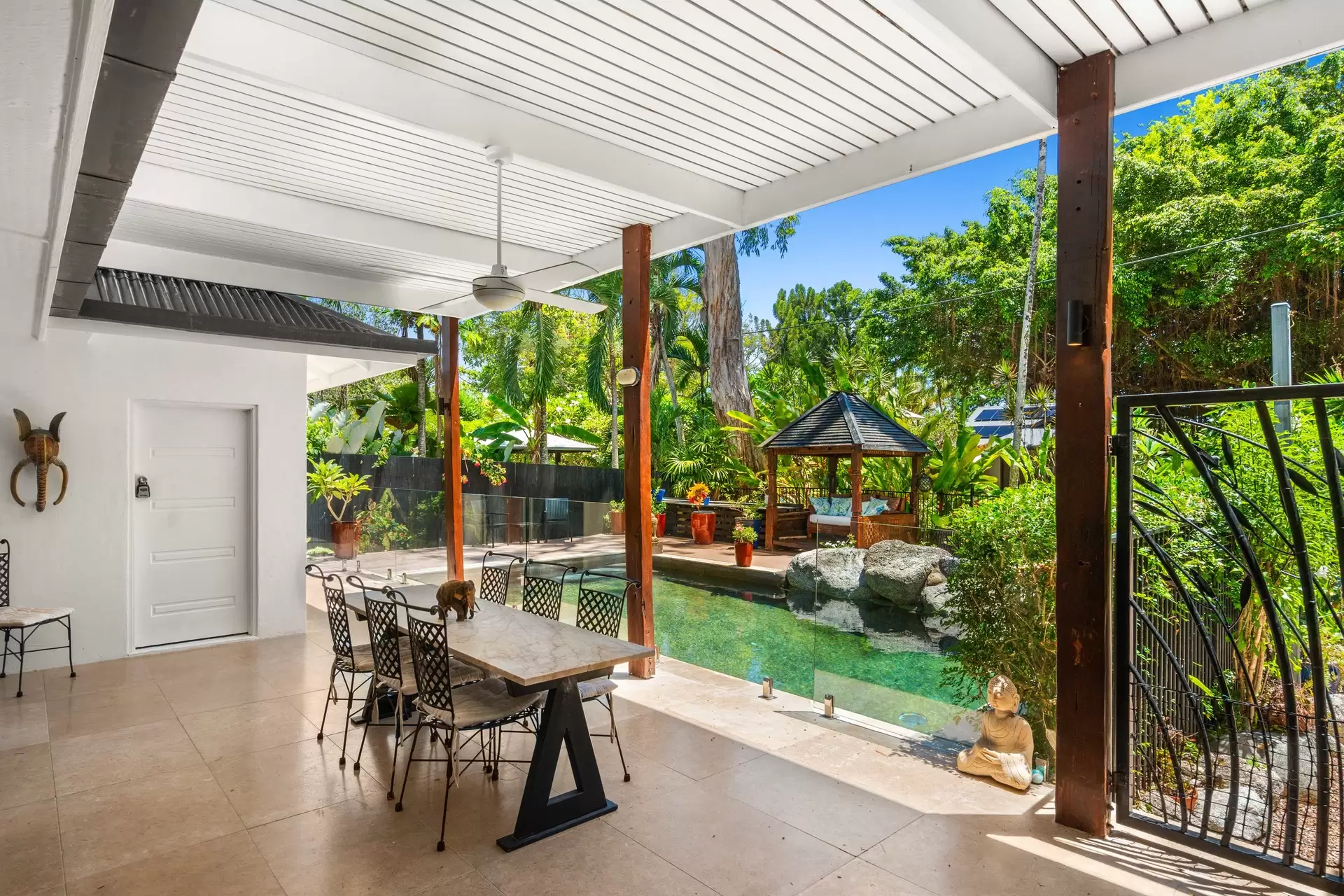 6 Oak Street, Oak Beach For Sale by Queensland Sotheby's International Realty - image 1