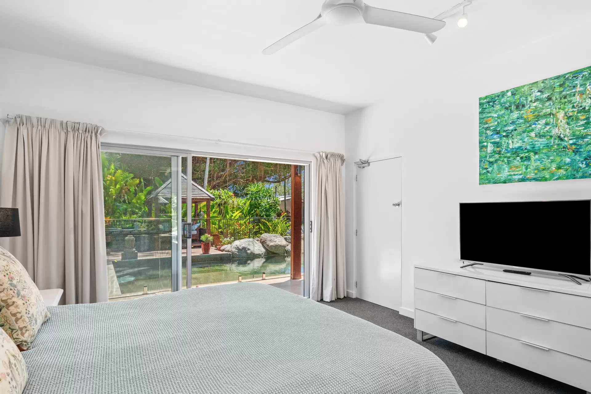 6 Oak Street, Oak Beach For Sale by Queensland Sotheby's International Realty - image 1