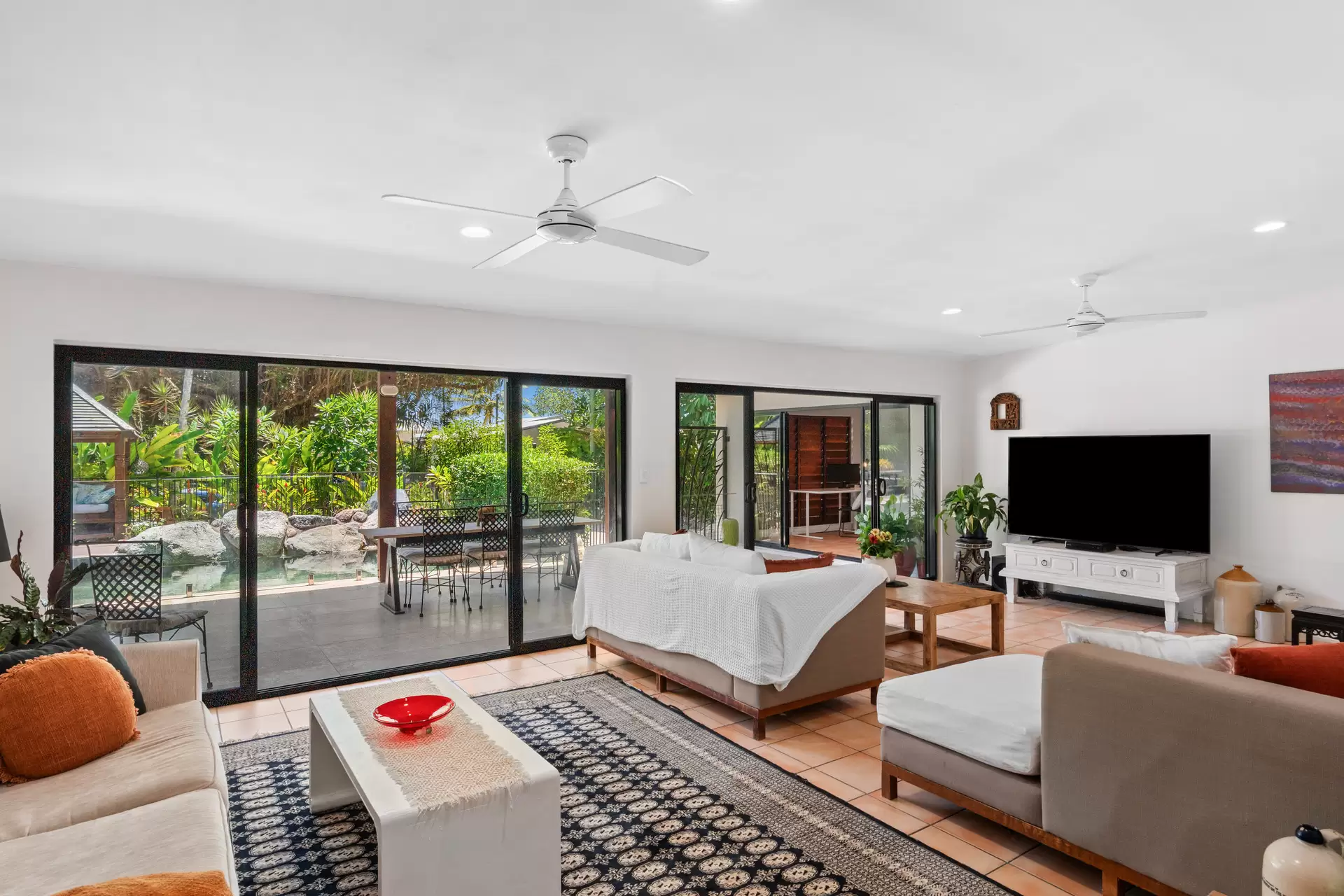 6 Oak Street, Oak Beach For Sale by Queensland Sotheby's International Realty - image 1
