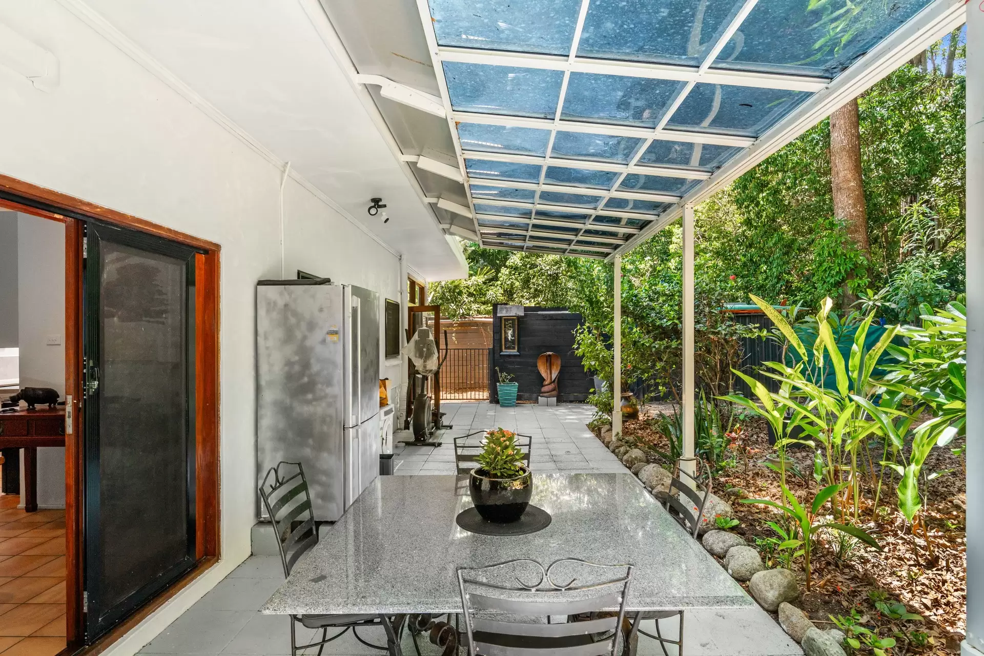 6 Oak Street, Oak Beach For Sale by Queensland Sotheby's International Realty - image 1
