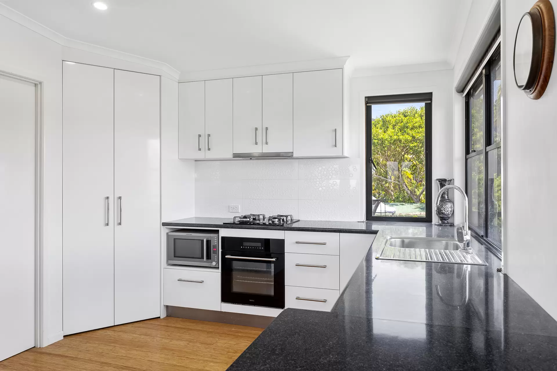 6 Ocean View Avenue, Airlie Beach For Sale by Queensland Sotheby's International Realty - image 1