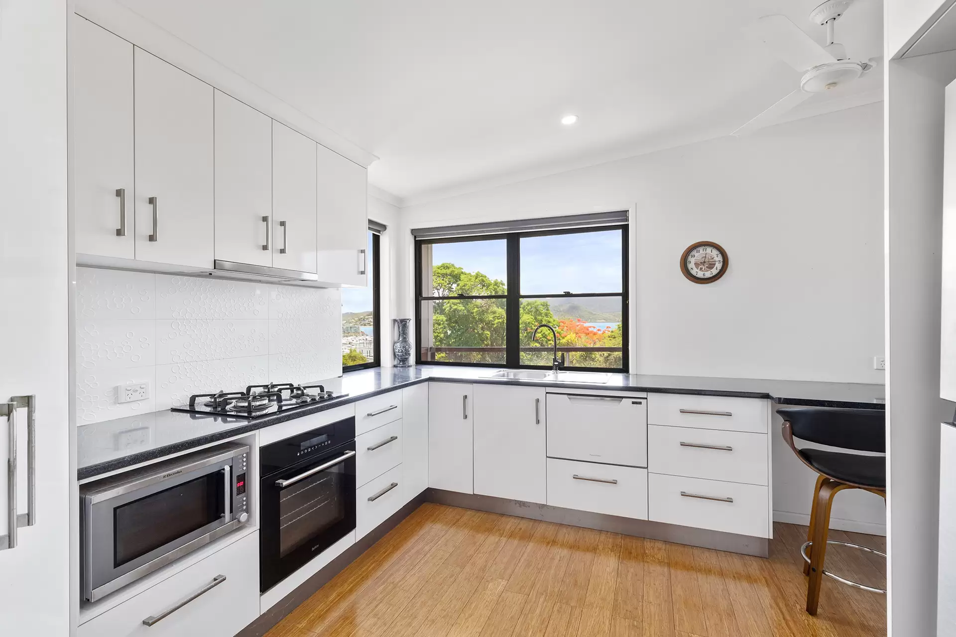 6 Ocean View Avenue, Airlie Beach For Sale by Queensland Sotheby's International Realty - image 1