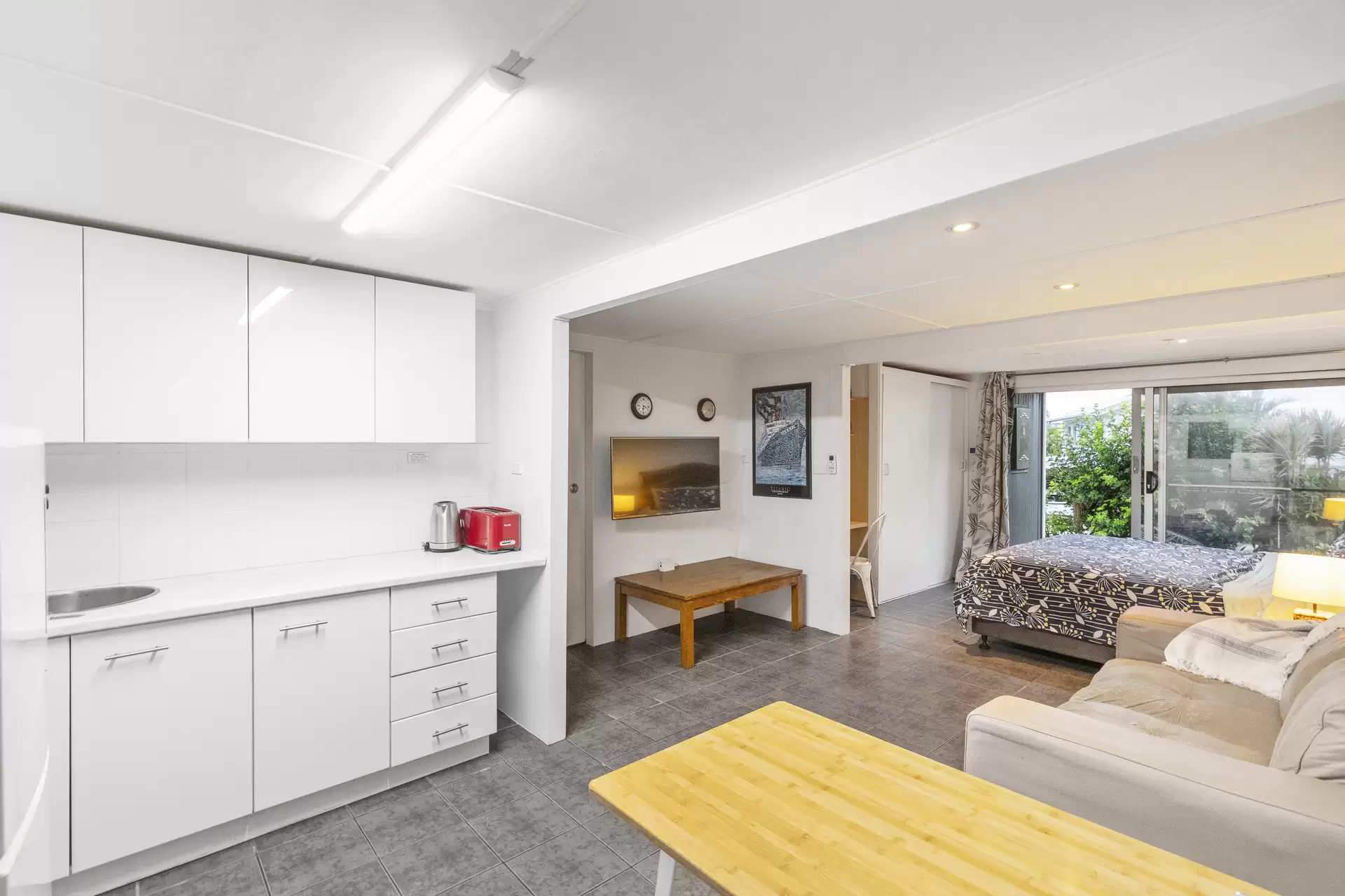 6 Ocean View Avenue, Airlie Beach For Sale by Queensland Sotheby's International Realty - image 1