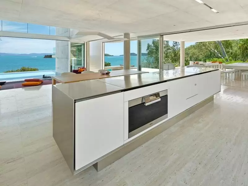 4 Plum Pudding Close, Hamilton Island Sold by  - image 1