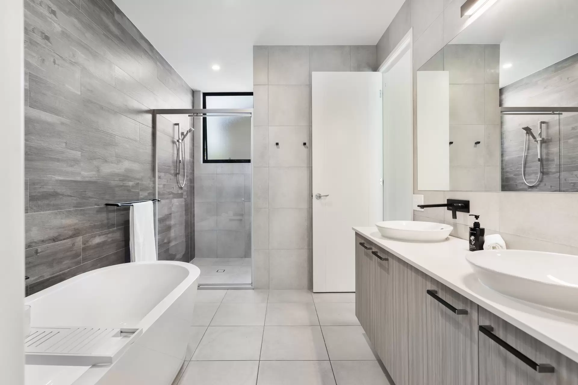 20 Oakmont Court, Peregian Springs Sold by Queensland Sotheby's International Realty - image 1