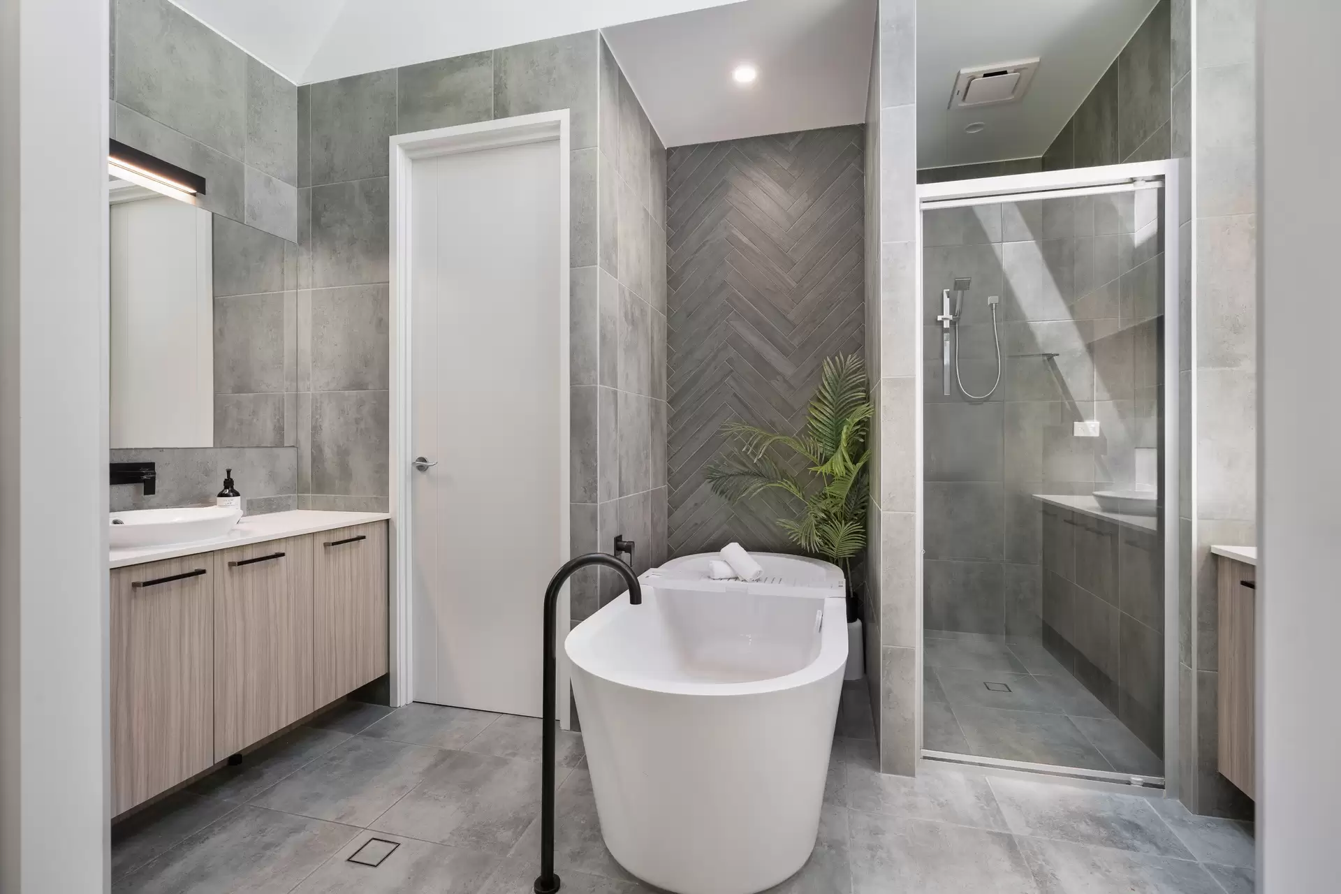 20 Oakmont Court, Peregian Springs Sold by Queensland Sotheby's International Realty - image 1