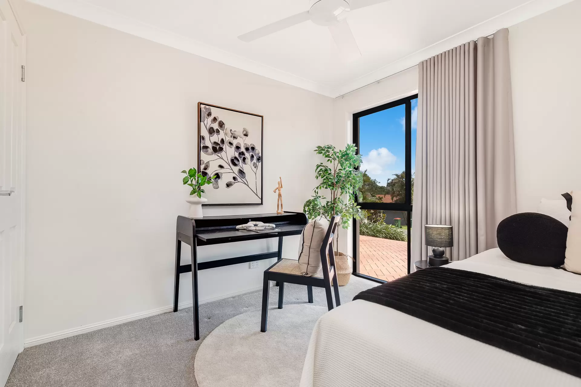 10 Seabrae Drive, Redland Bay Sold by Queensland Sotheby's International Realty - image 1