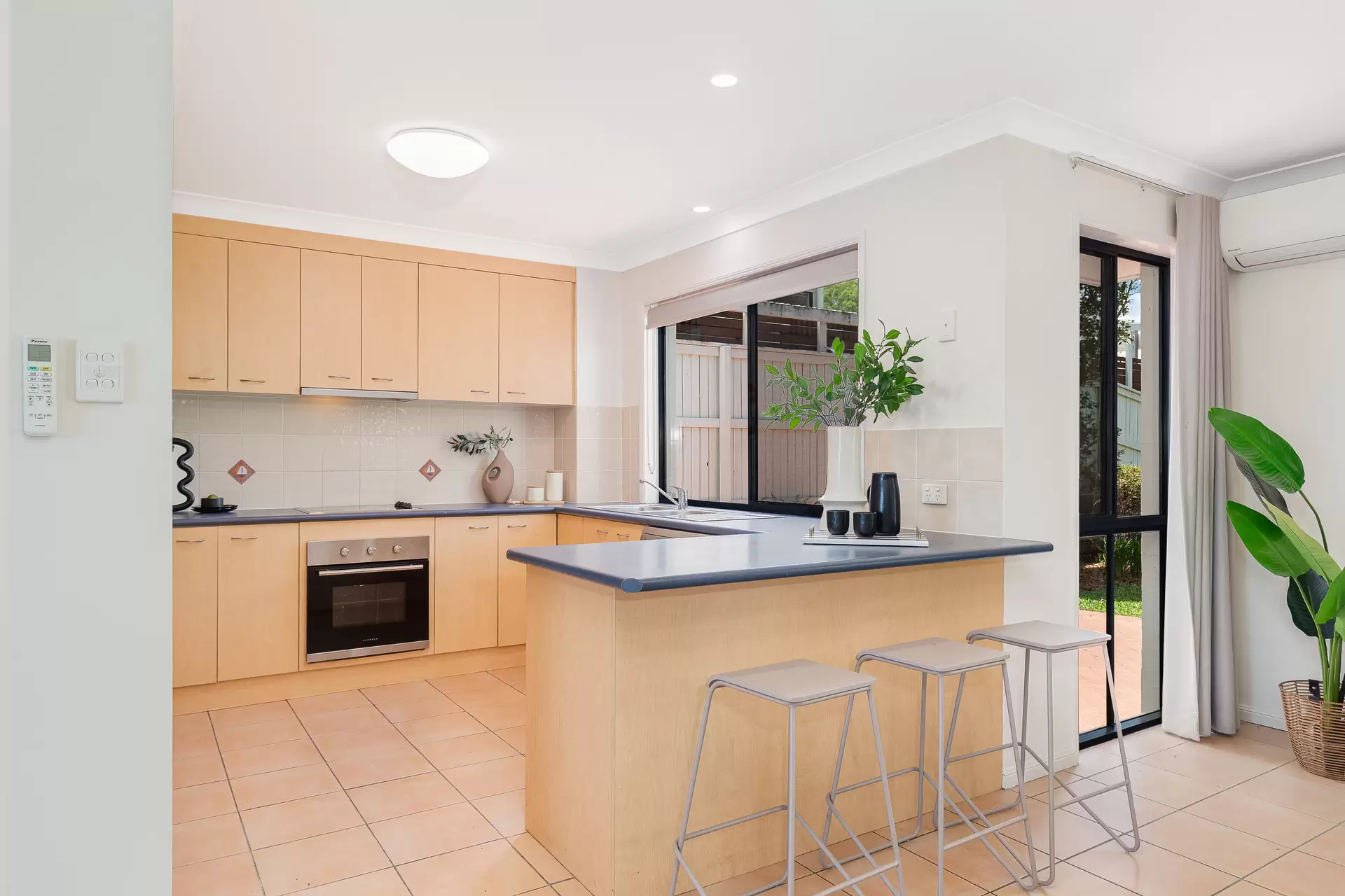 10 Seabrae Drive, Redland Bay Sold by Queensland Sotheby's International Realty - image 1