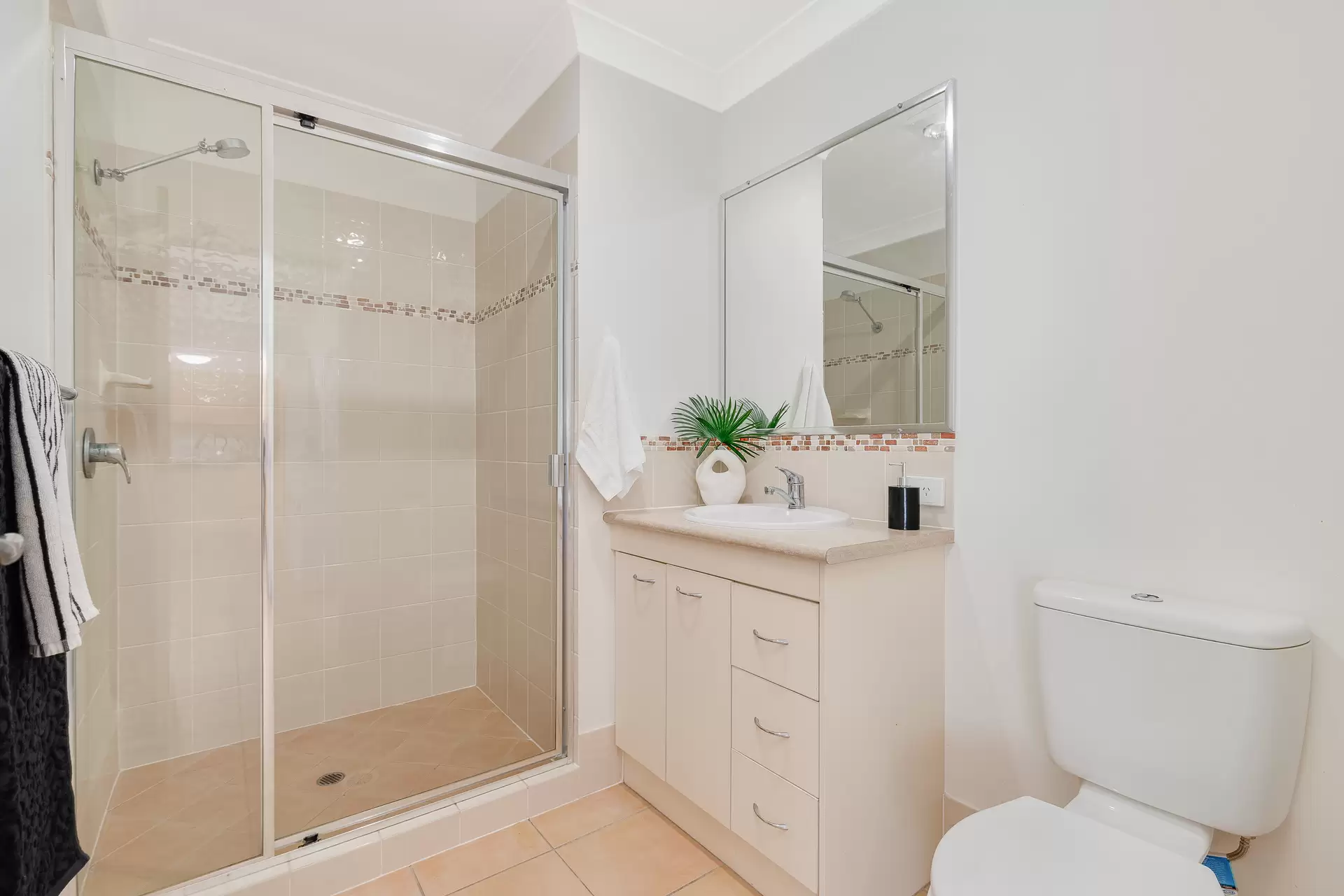10 Seabrae Drive, Redland Bay Sold by Queensland Sotheby's International Realty - image 1