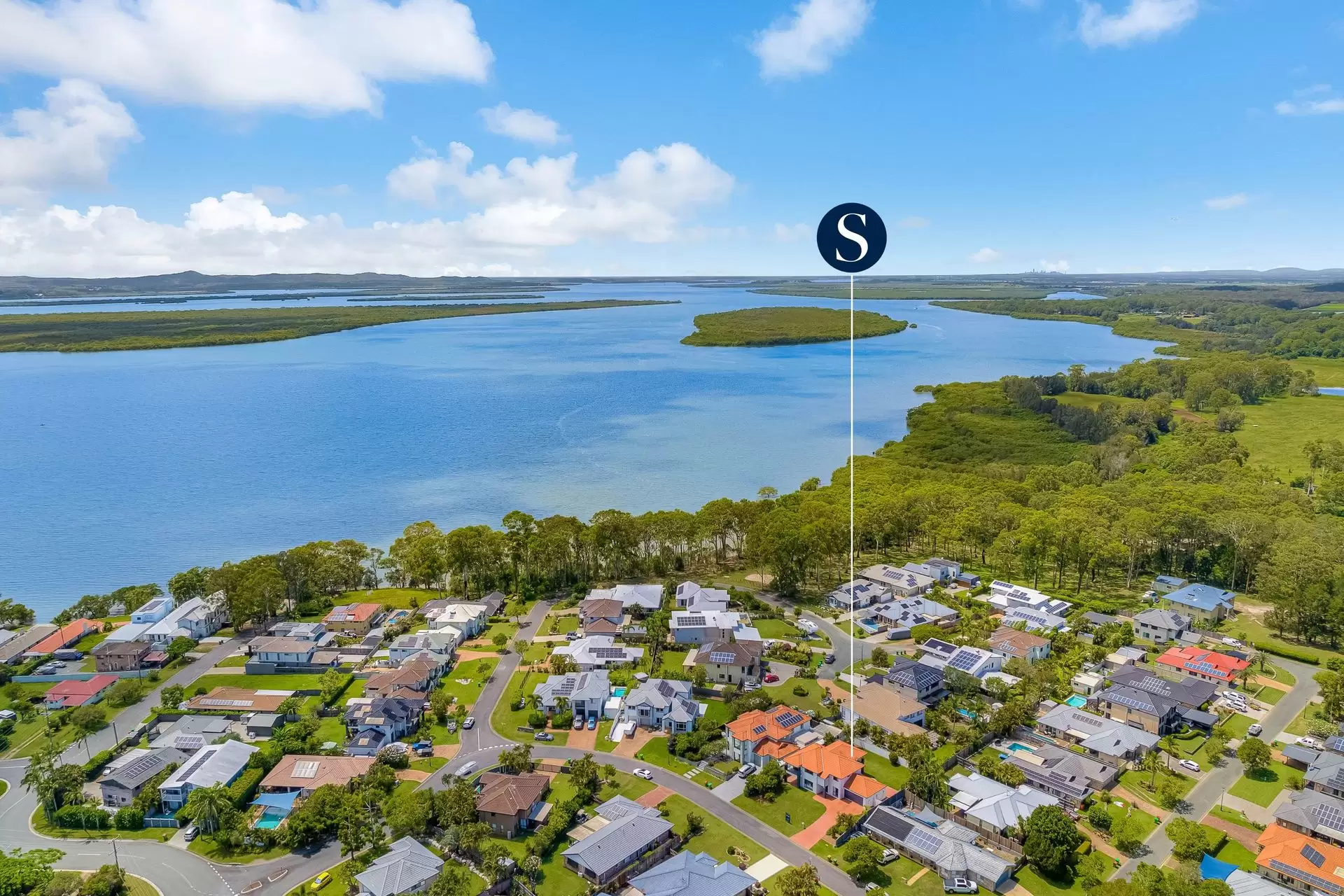 10 Seabrae Drive, Redland Bay Sold by Queensland Sotheby's International Realty - image 1