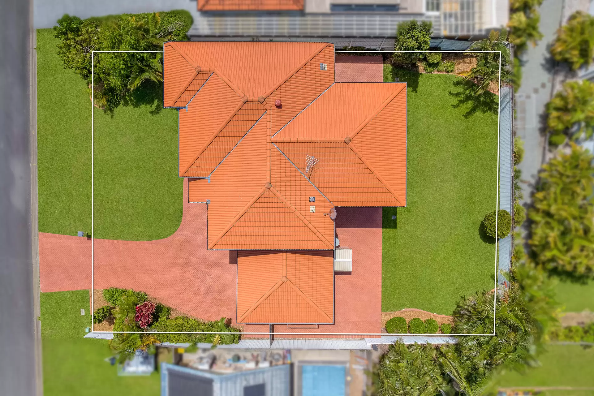 10 Seabrae Drive, Redland Bay Sold by Queensland Sotheby's International Realty - image 1
