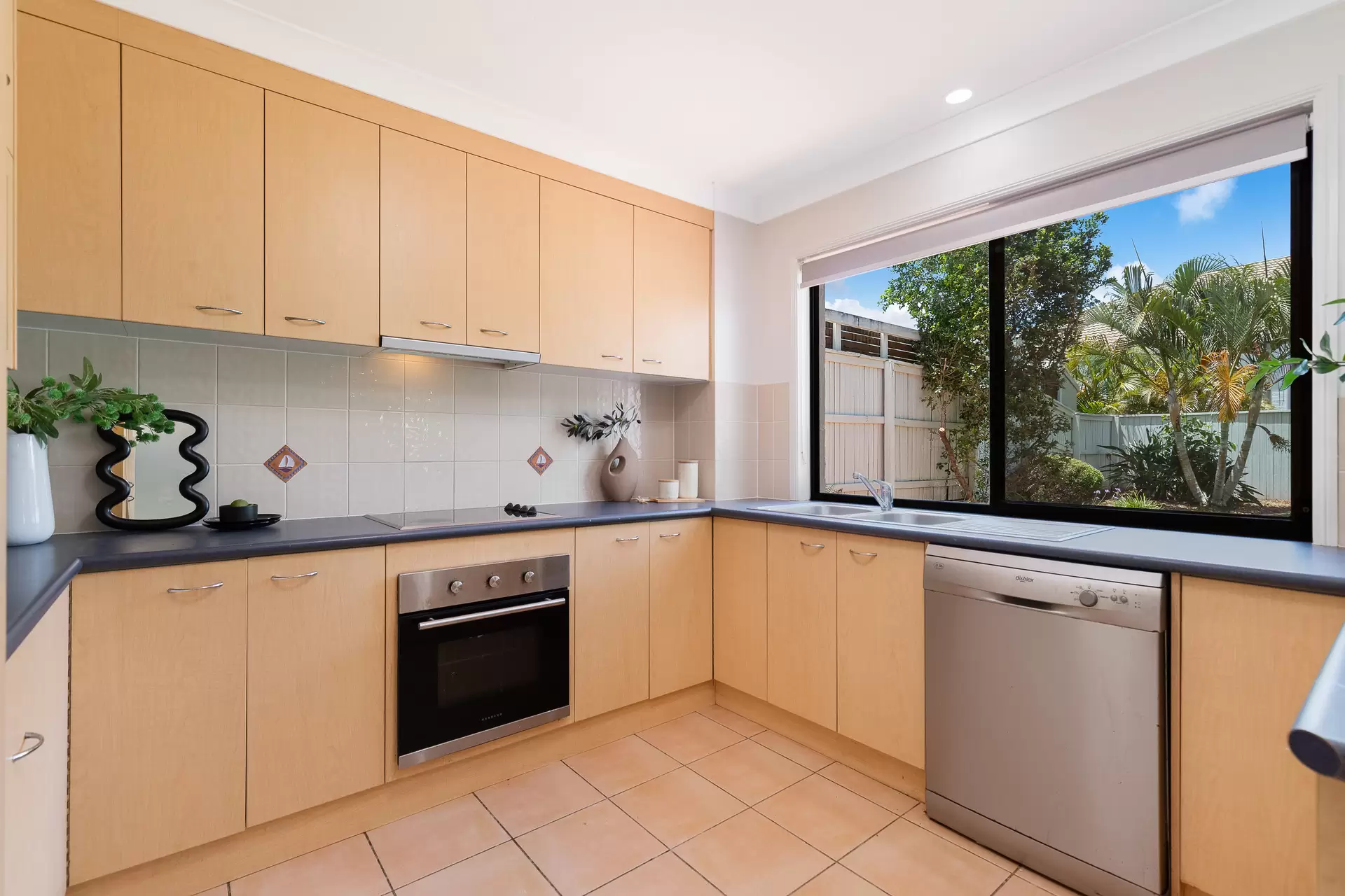 10 Seabrae Drive, Redland Bay Sold by Queensland Sotheby's International Realty - image 1