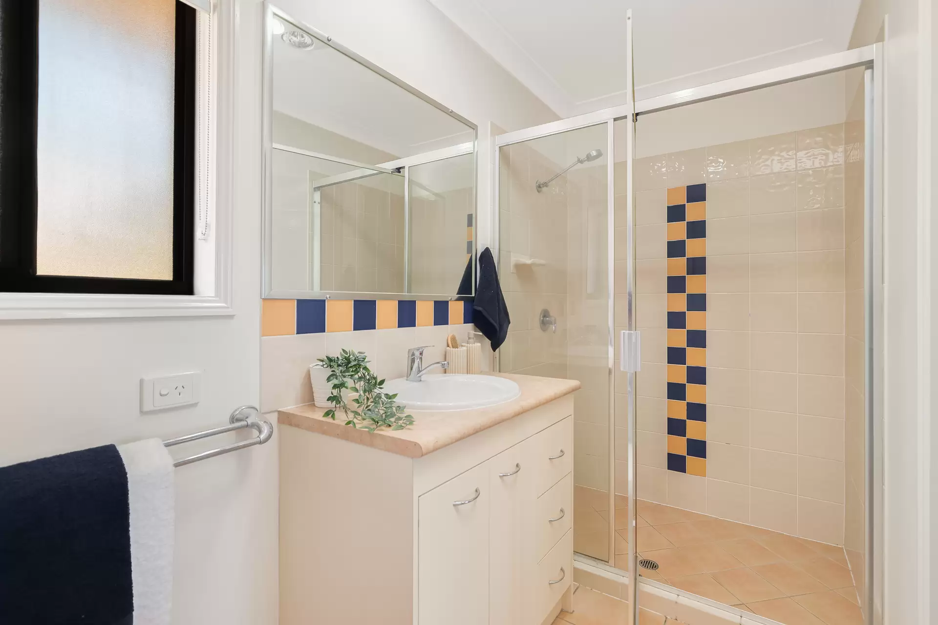 10 Seabrae Drive, Redland Bay Sold by Queensland Sotheby's International Realty - image 1