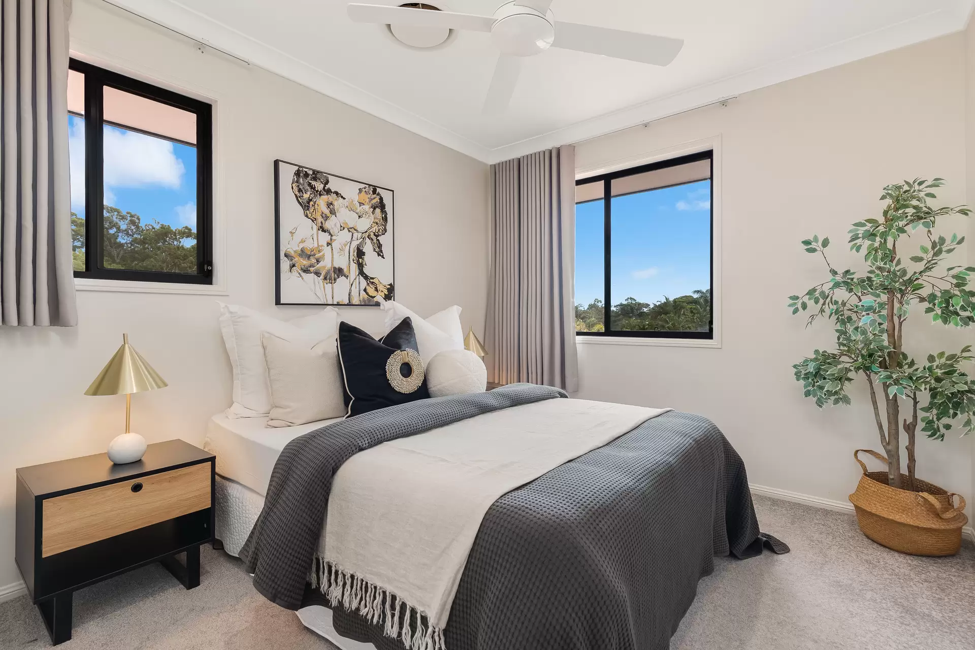 10 Seabrae Drive, Redland Bay Sold by Queensland Sotheby's International Realty - image 1