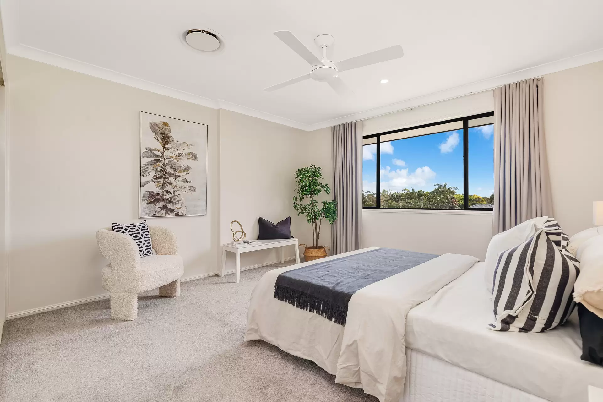 10 Seabrae Drive, Redland Bay Sold by Queensland Sotheby's International Realty - image 1