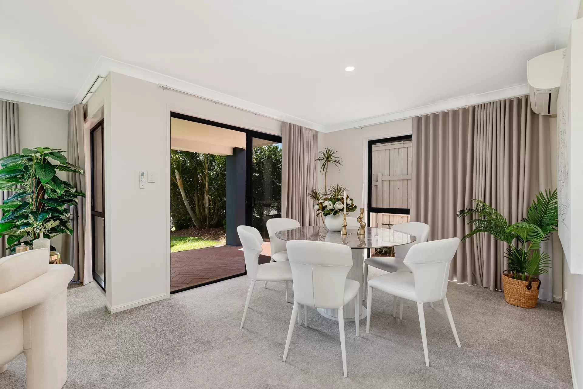 10 Seabrae Drive, Redland Bay Sold by Queensland Sotheby's International Realty - image 1