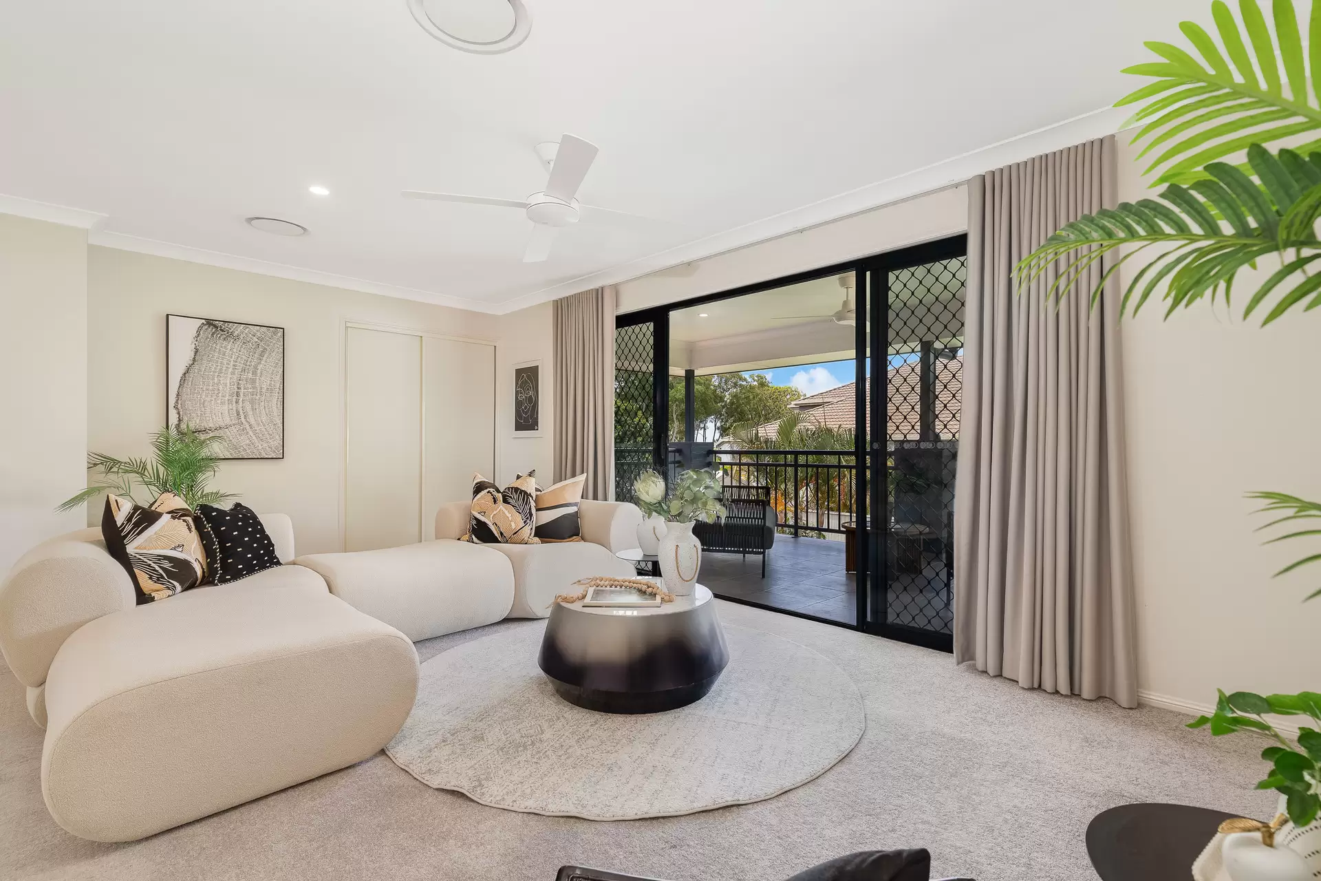 10 Seabrae Drive, Redland Bay Sold by Queensland Sotheby's International Realty - image 1