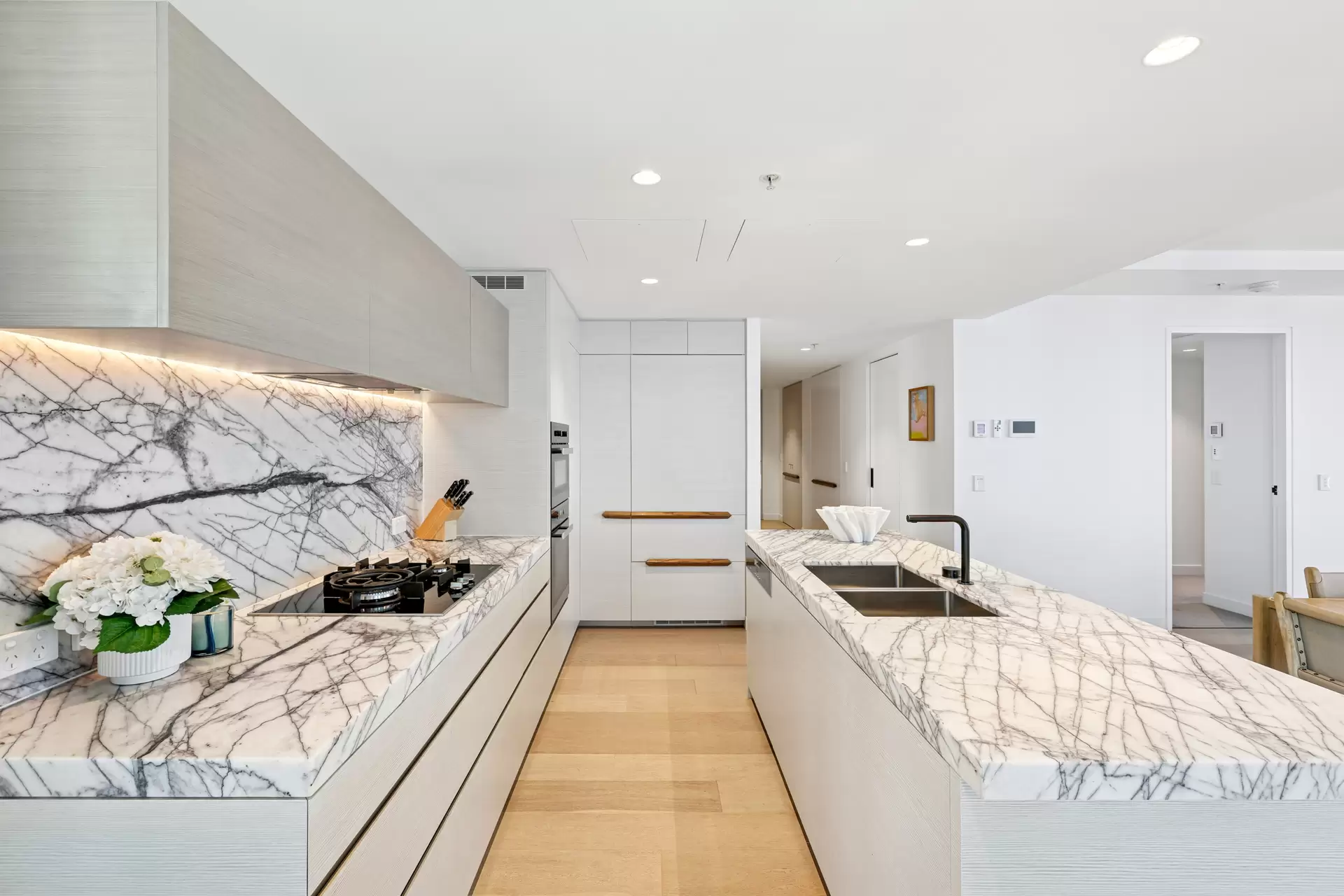 12705/36 Old Burleigh Road, Surfers Paradise Sold by Queensland Sotheby's International Realty - image 1