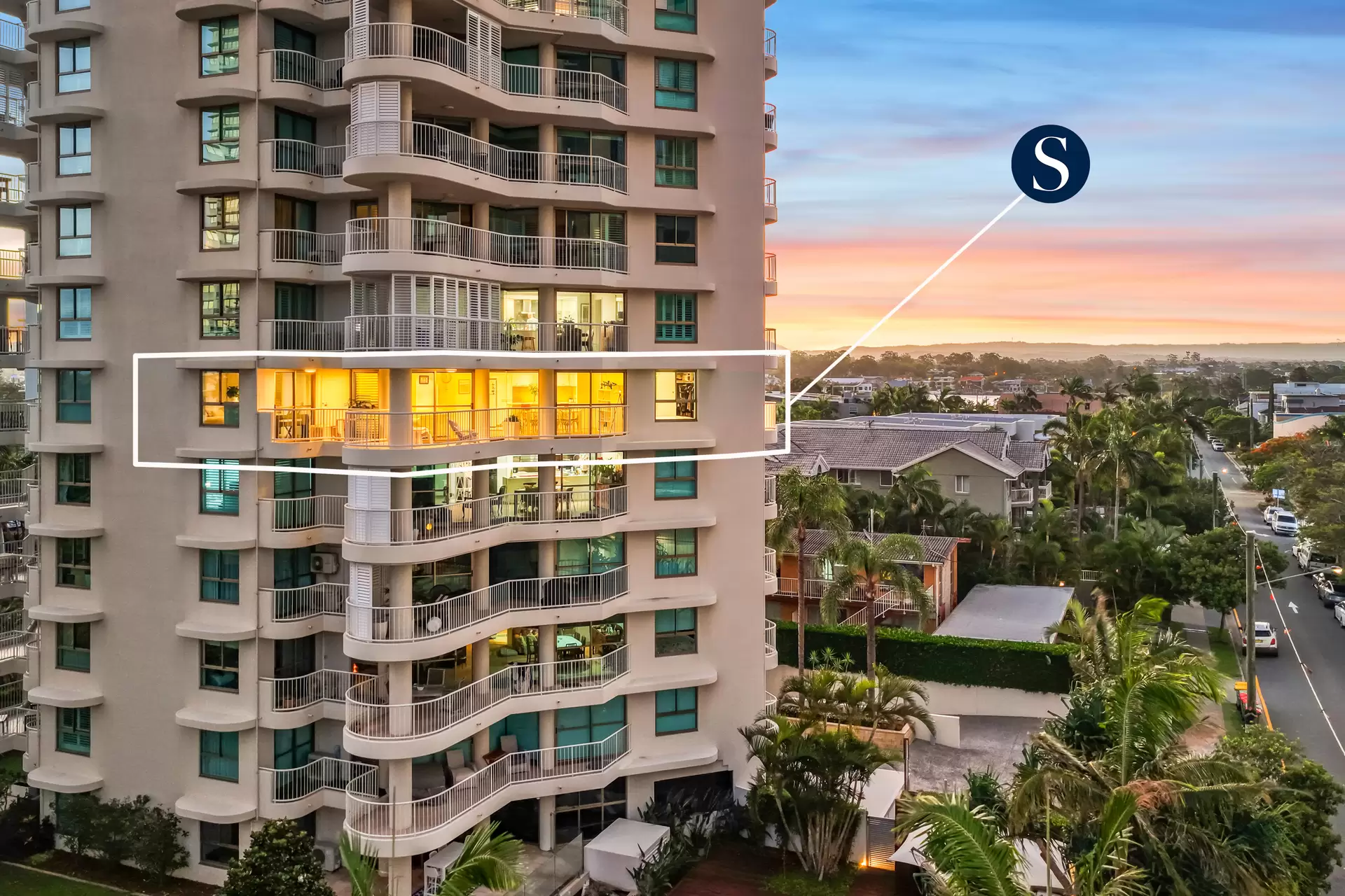 10/20 Cronin Avenue, Main Beach Sold by  - image 1
