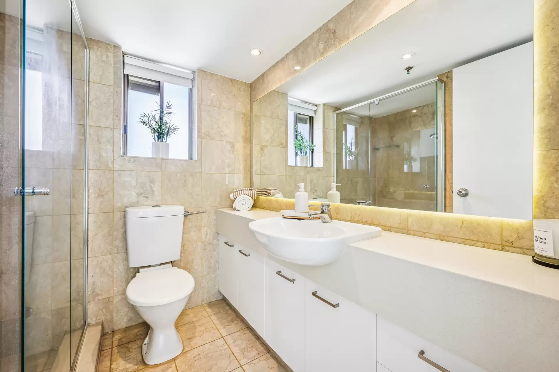 10/20 Cronin Avenue, Main Beach Sold by Queensland Sotheby's International Realty - image 1