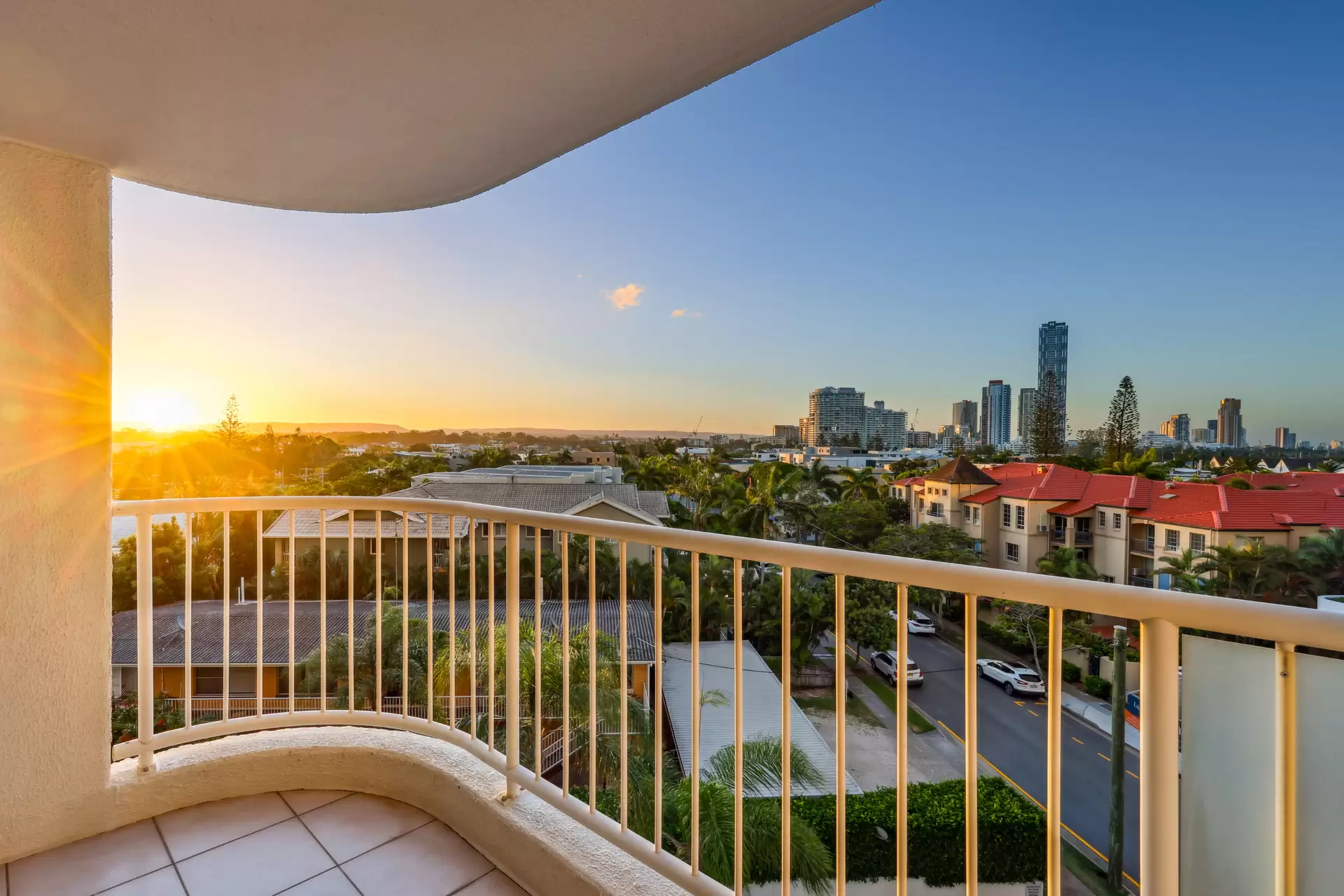 10/20 Cronin Avenue, Main Beach Sold by Queensland Sotheby's International Realty - image 1