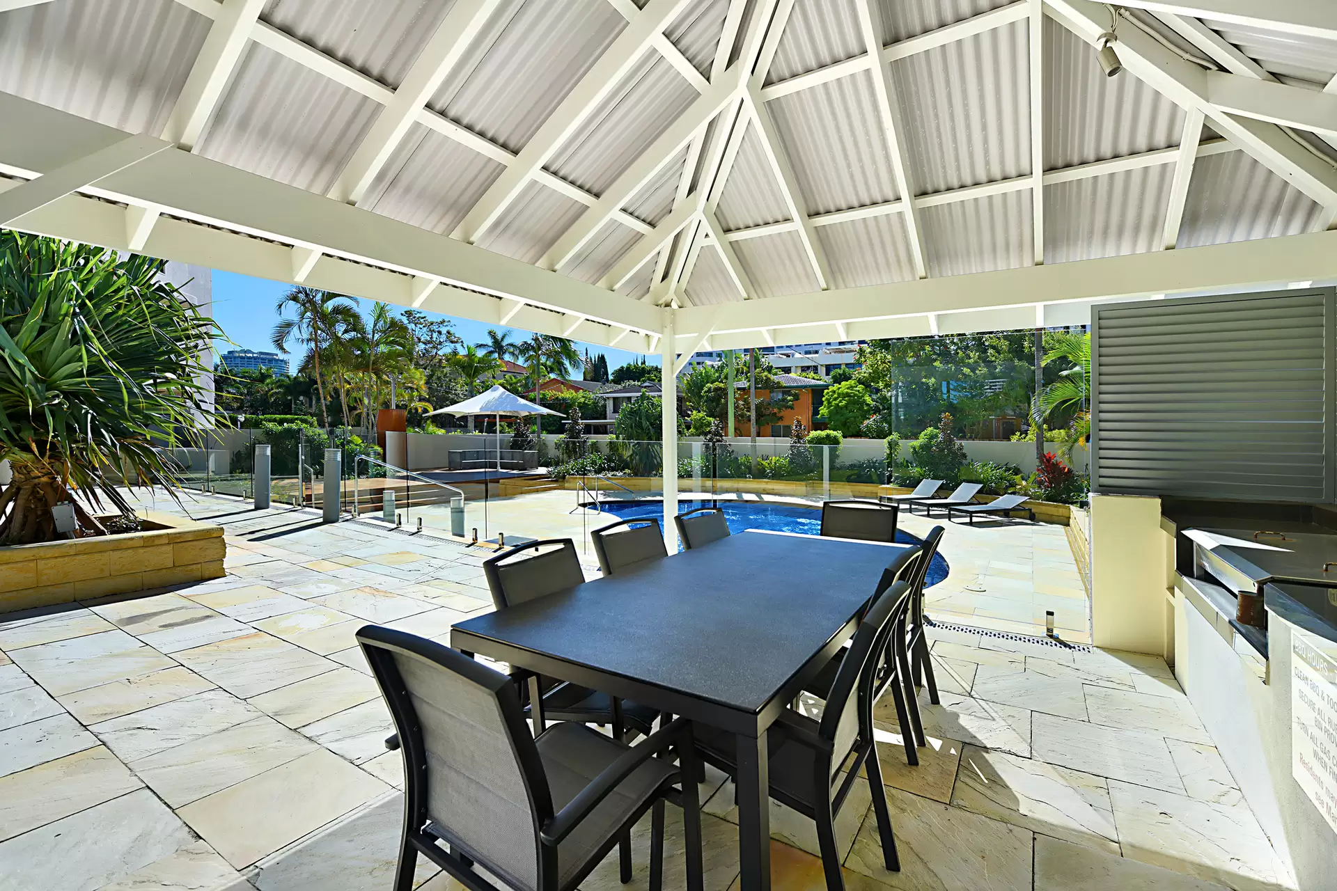 10/20 Cronin Avenue, Main Beach Sold by Queensland Sotheby's International Realty - image 1