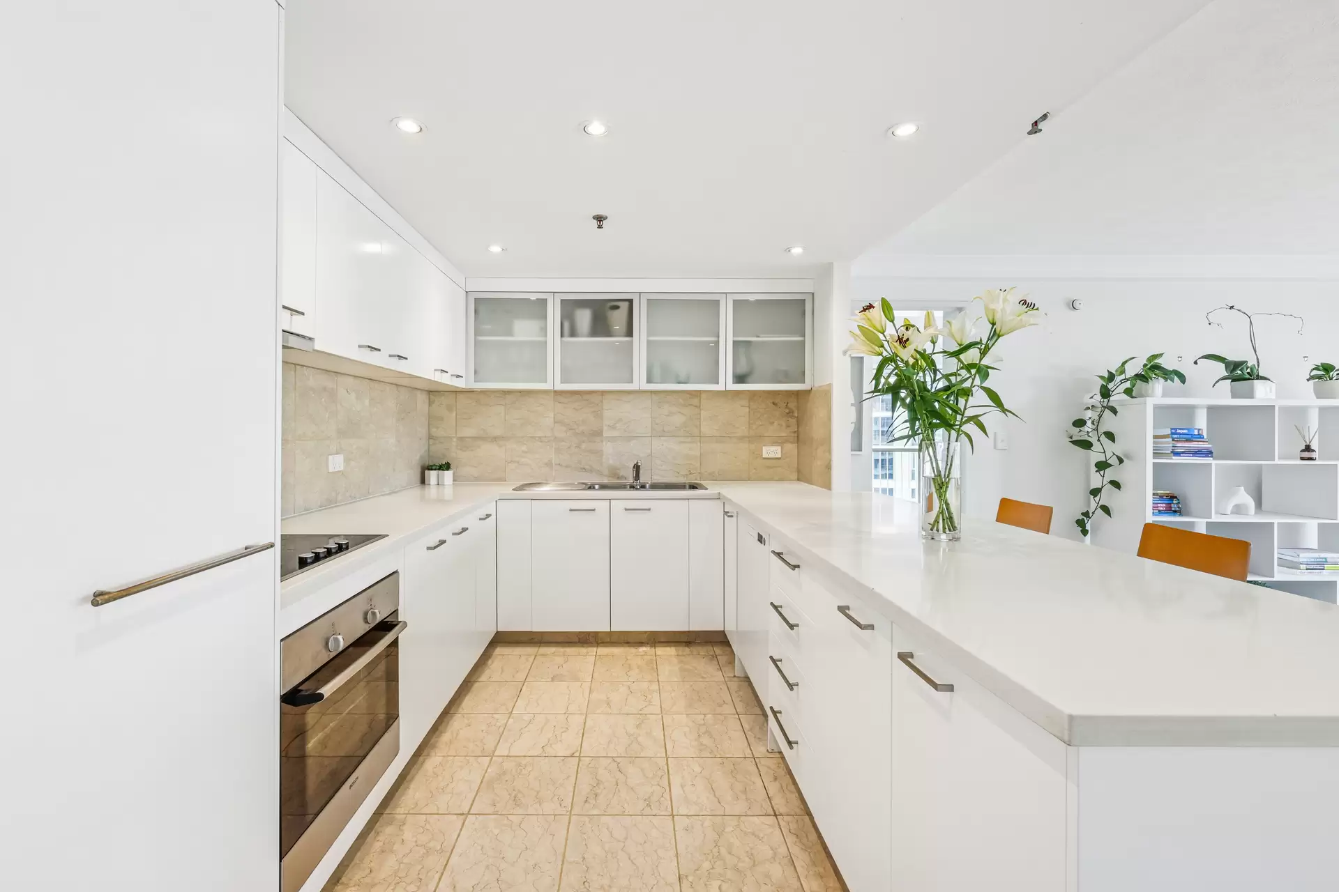 10/20 Cronin Avenue, Main Beach Sold by Queensland Sotheby's International Realty - image 1