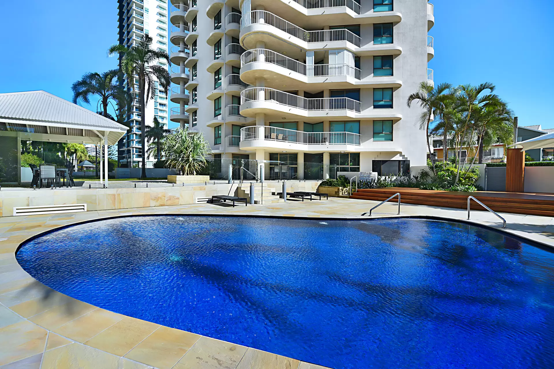10/20 Cronin Avenue, Main Beach Sold by Queensland Sotheby's International Realty - image 1
