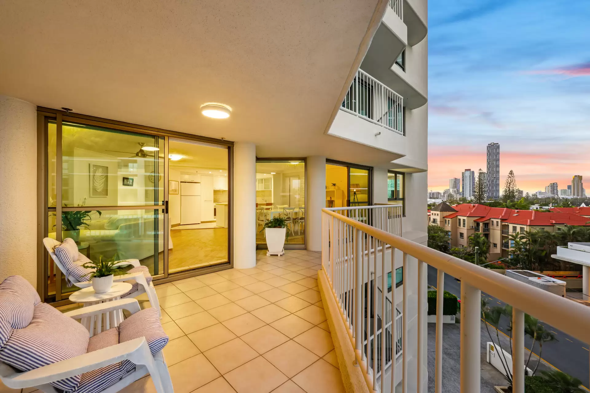 10/20 Cronin Avenue, Main Beach Sold by Queensland Sotheby's International Realty - image 1