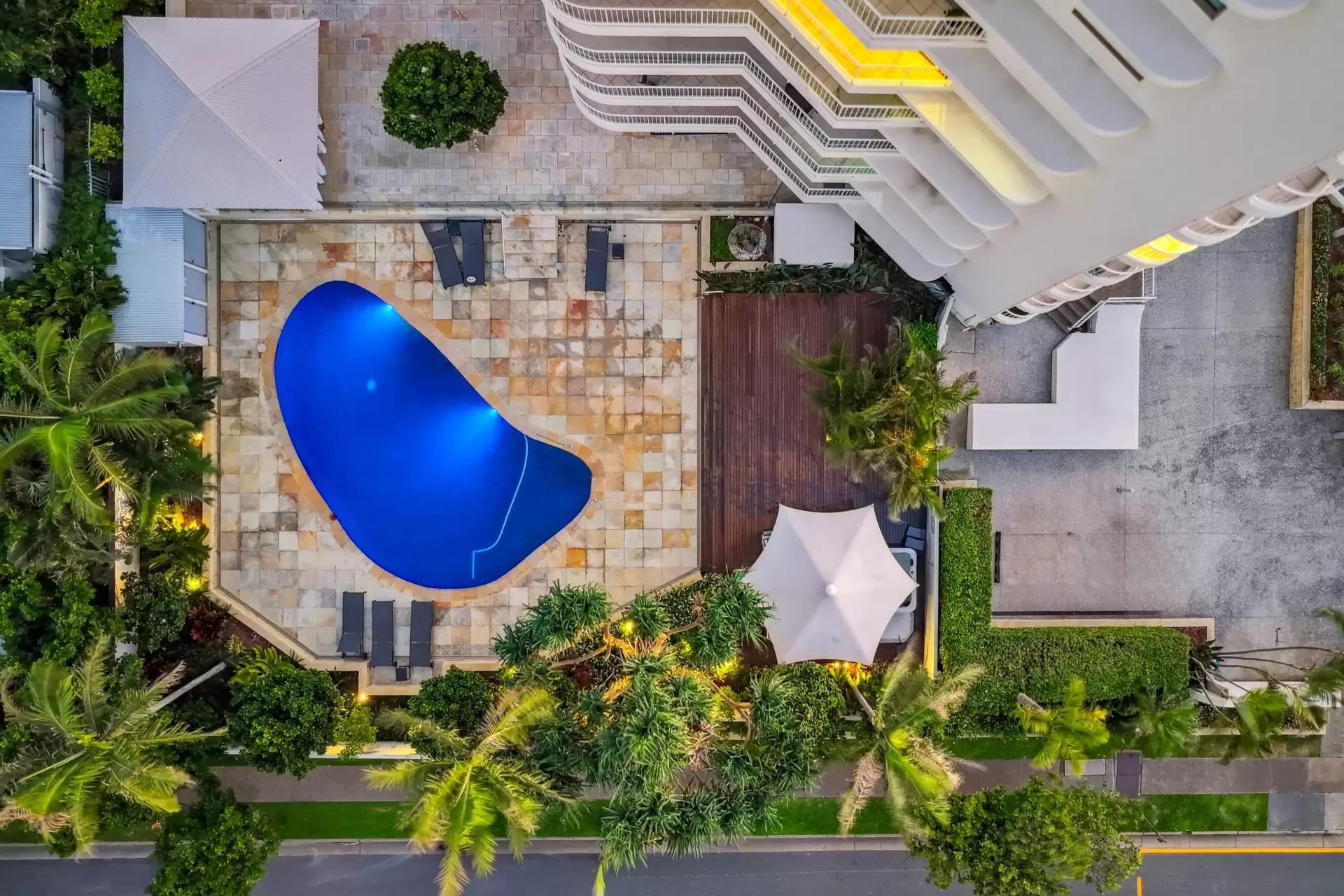 10/20 Cronin Avenue, Main Beach Sold by Queensland Sotheby's International Realty - image 1