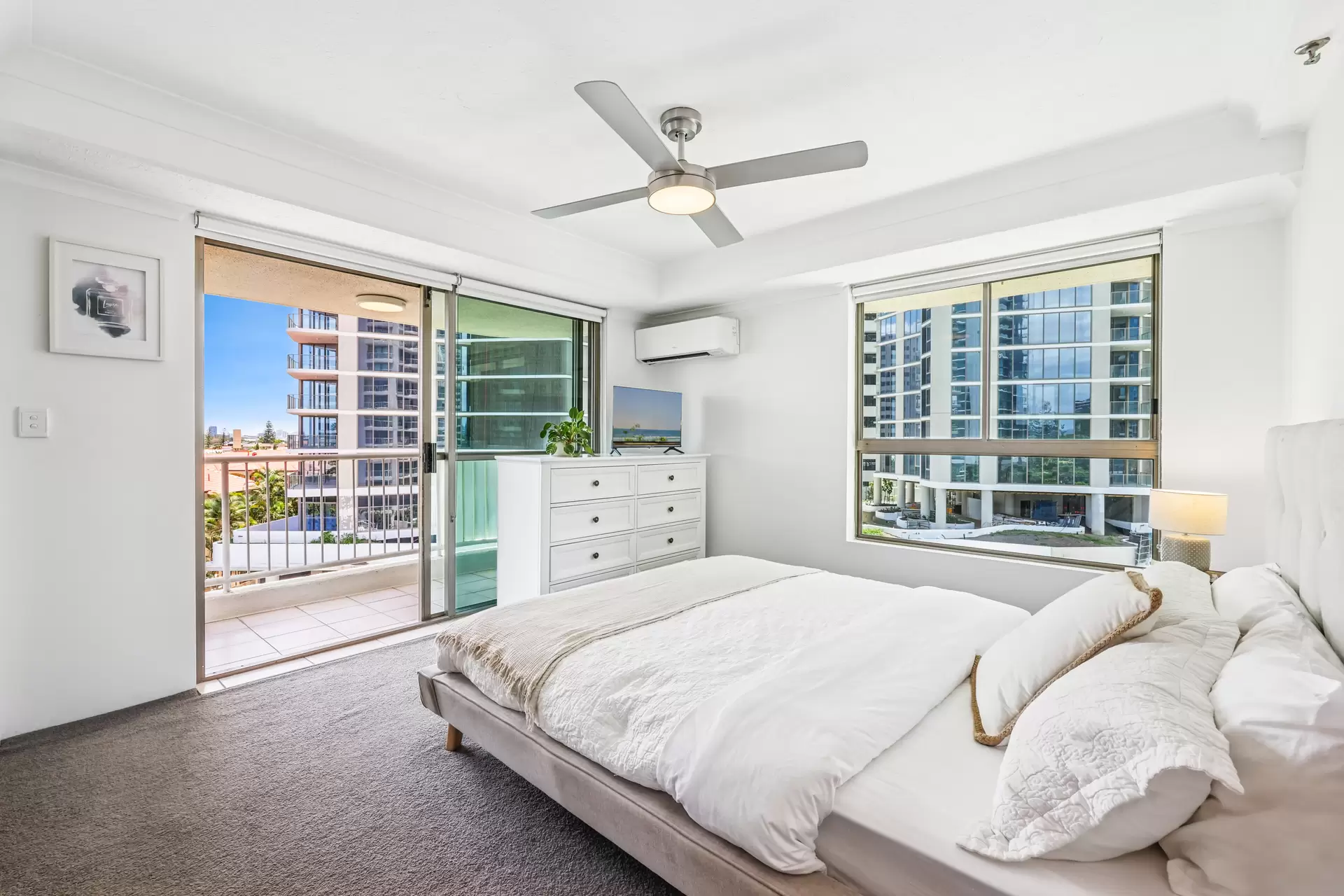 10/20 Cronin Avenue, Main Beach Sold by Queensland Sotheby's International Realty - image 1