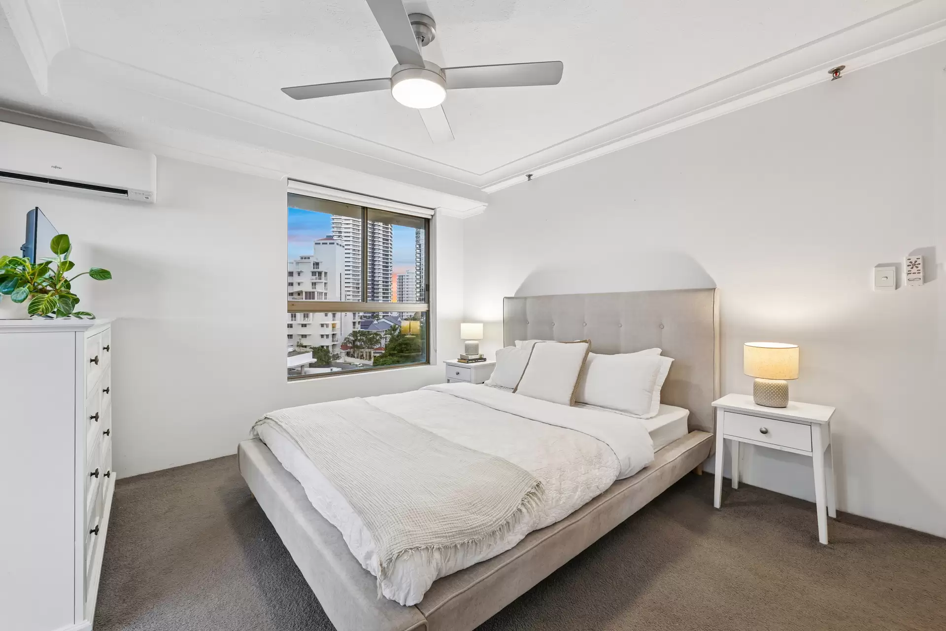 10/20 Cronin Avenue, Main Beach Sold by Queensland Sotheby's International Realty - image 1