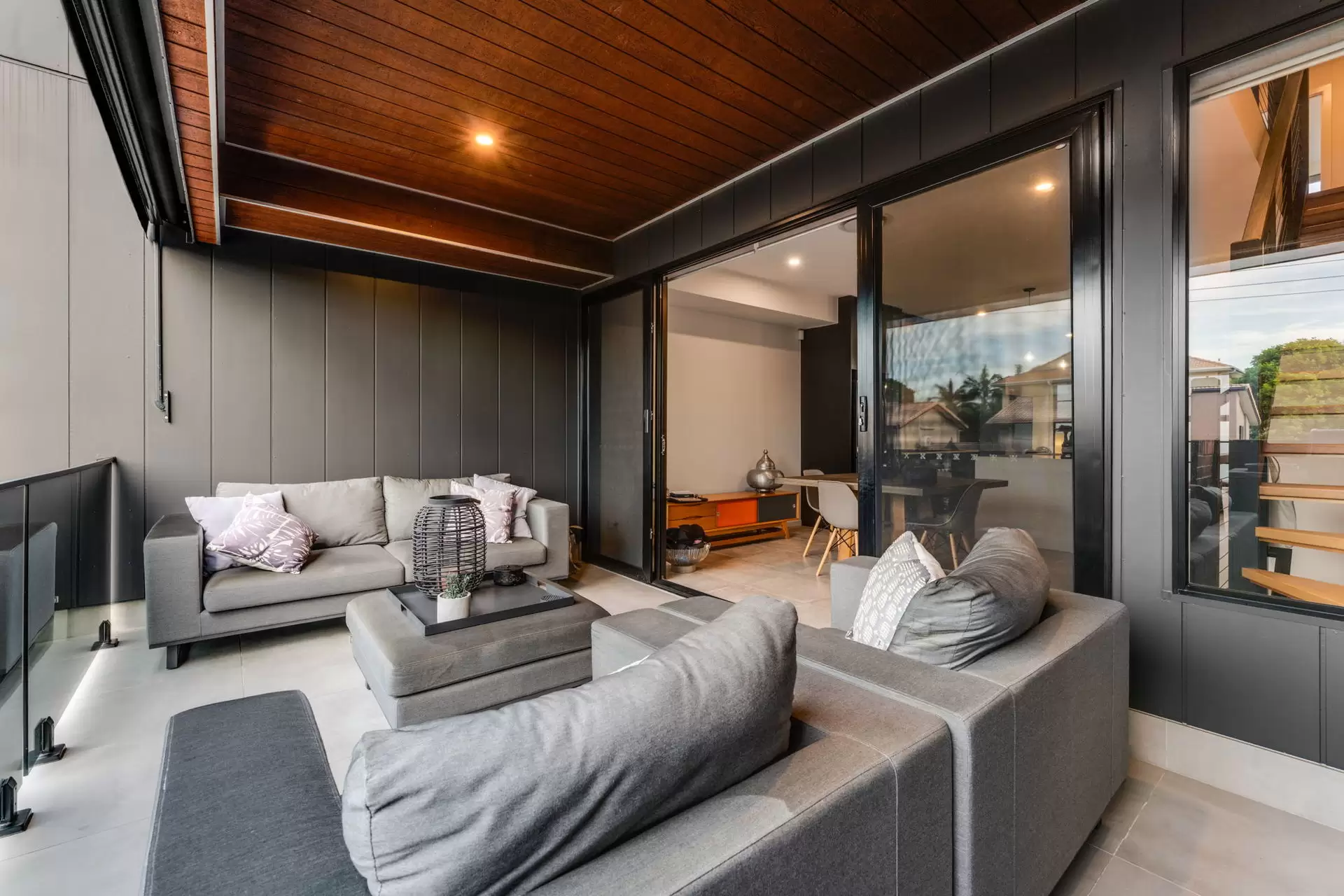 2/38 Dalpura Street, Chevron Island For Sale by Queensland Sotheby's International Realty - image 1