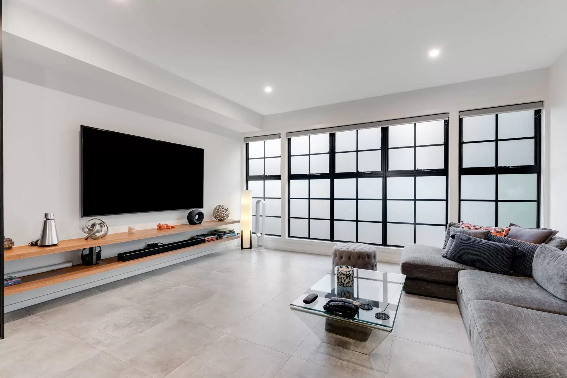 2/38 Dalpura Street, Chevron Island For Sale by Queensland Sotheby's International Realty - image 1