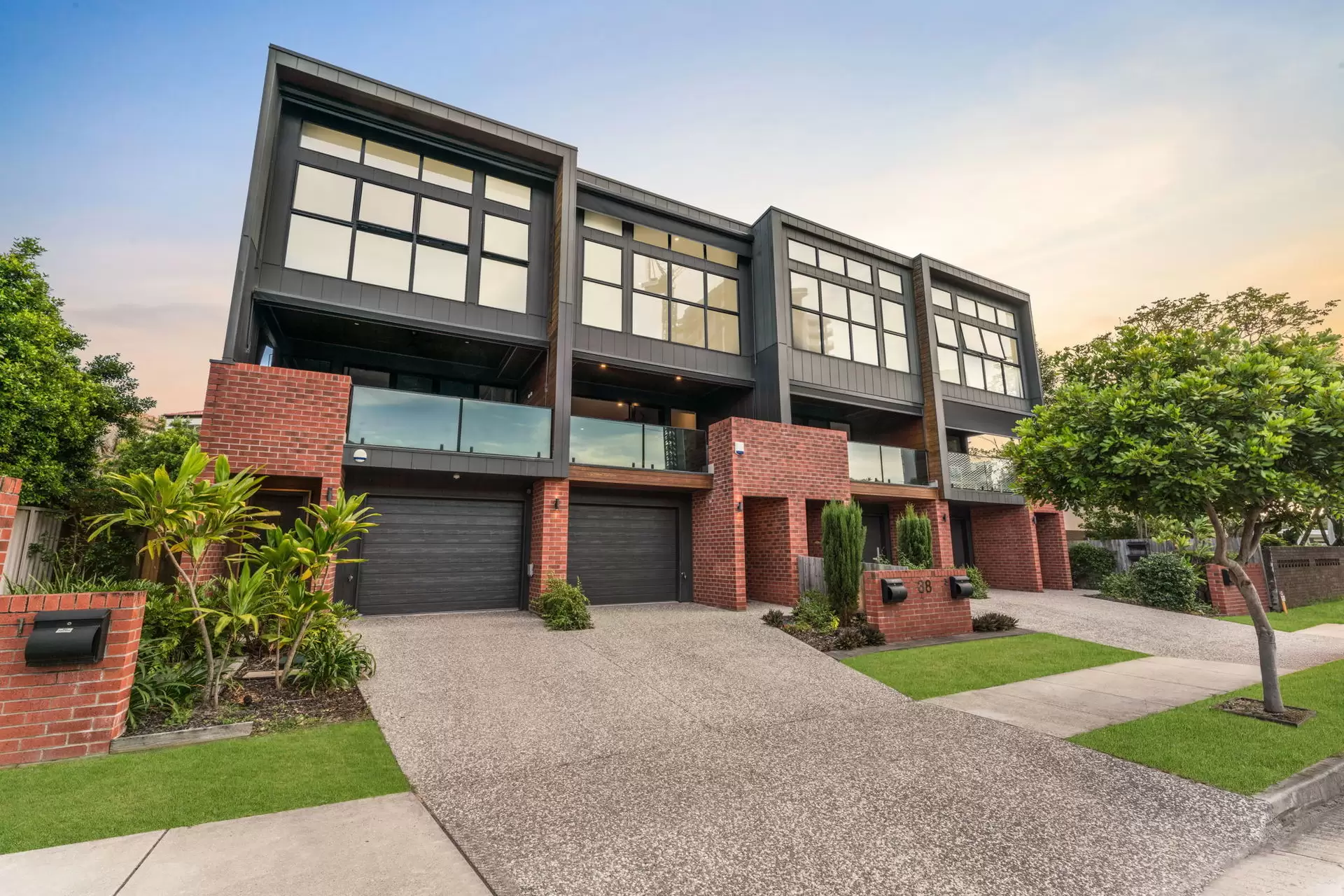 2/38 Dalpura Street, Chevron Island For Sale by Queensland Sotheby's International Realty - image 1