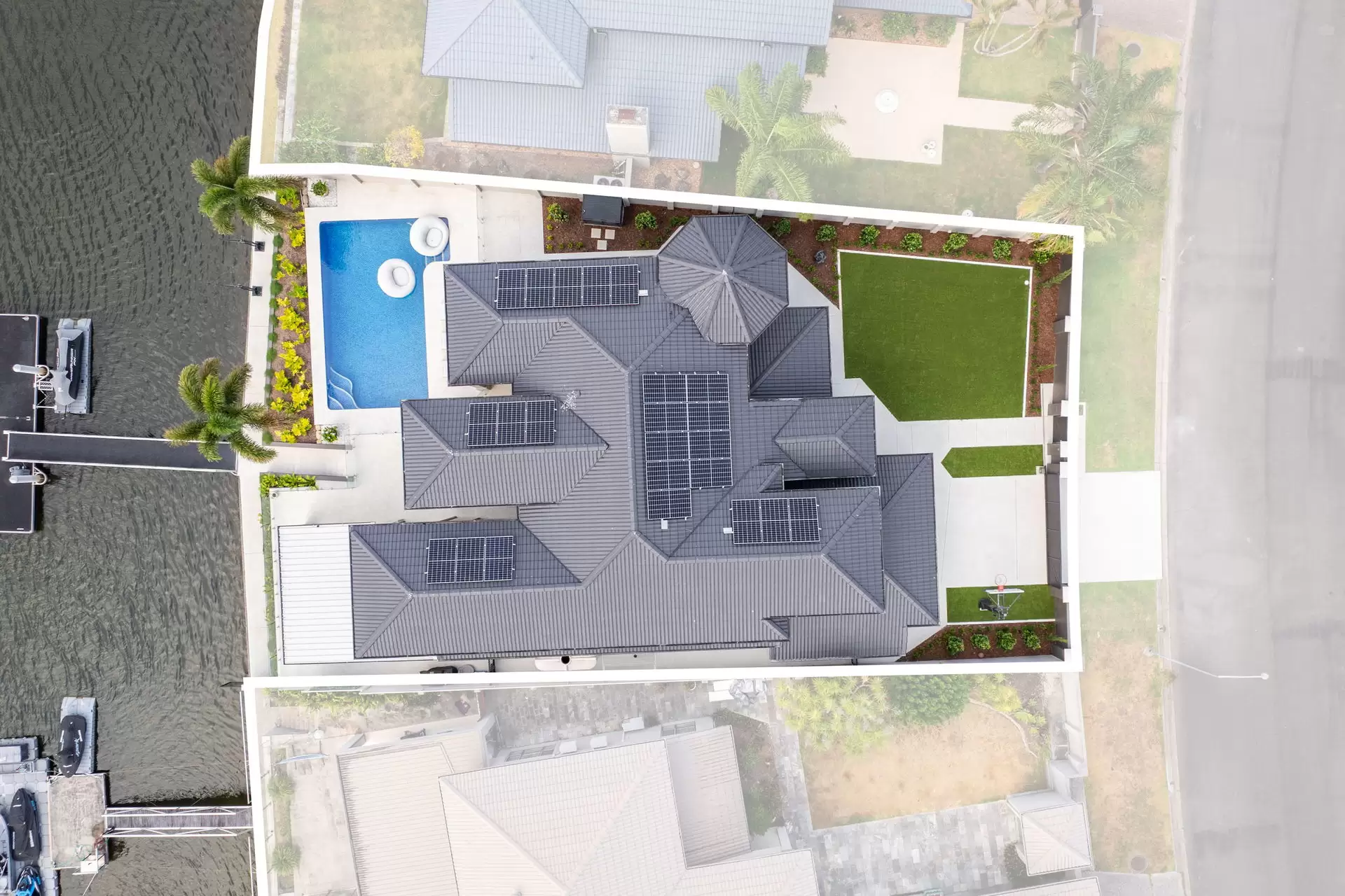 30 Midnight  Court, Runaway Bay Sold by Queensland Sotheby's International Realty - image 1