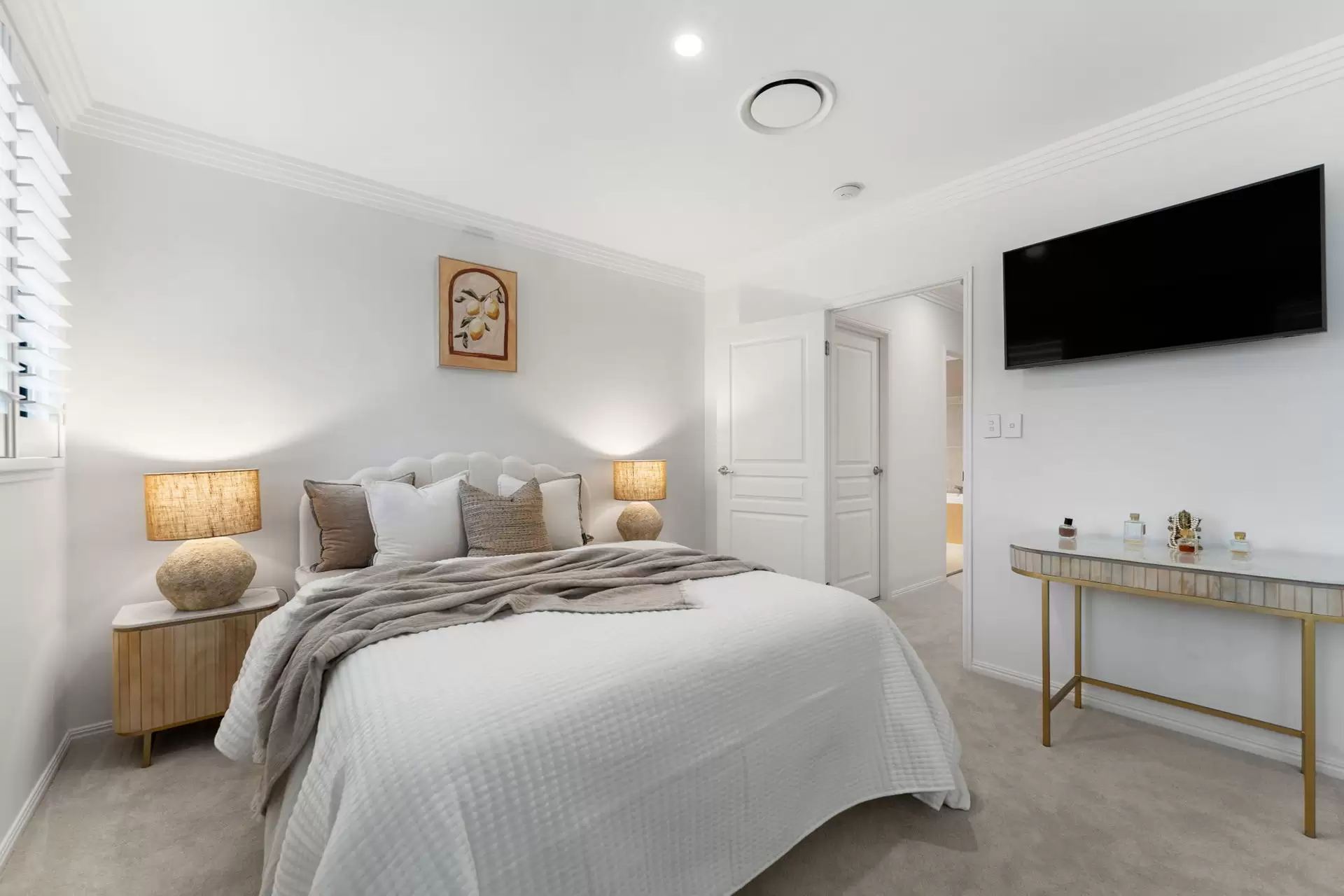 30 Midnight  Court, Runaway Bay Sold by Queensland Sotheby's International Realty - image 1