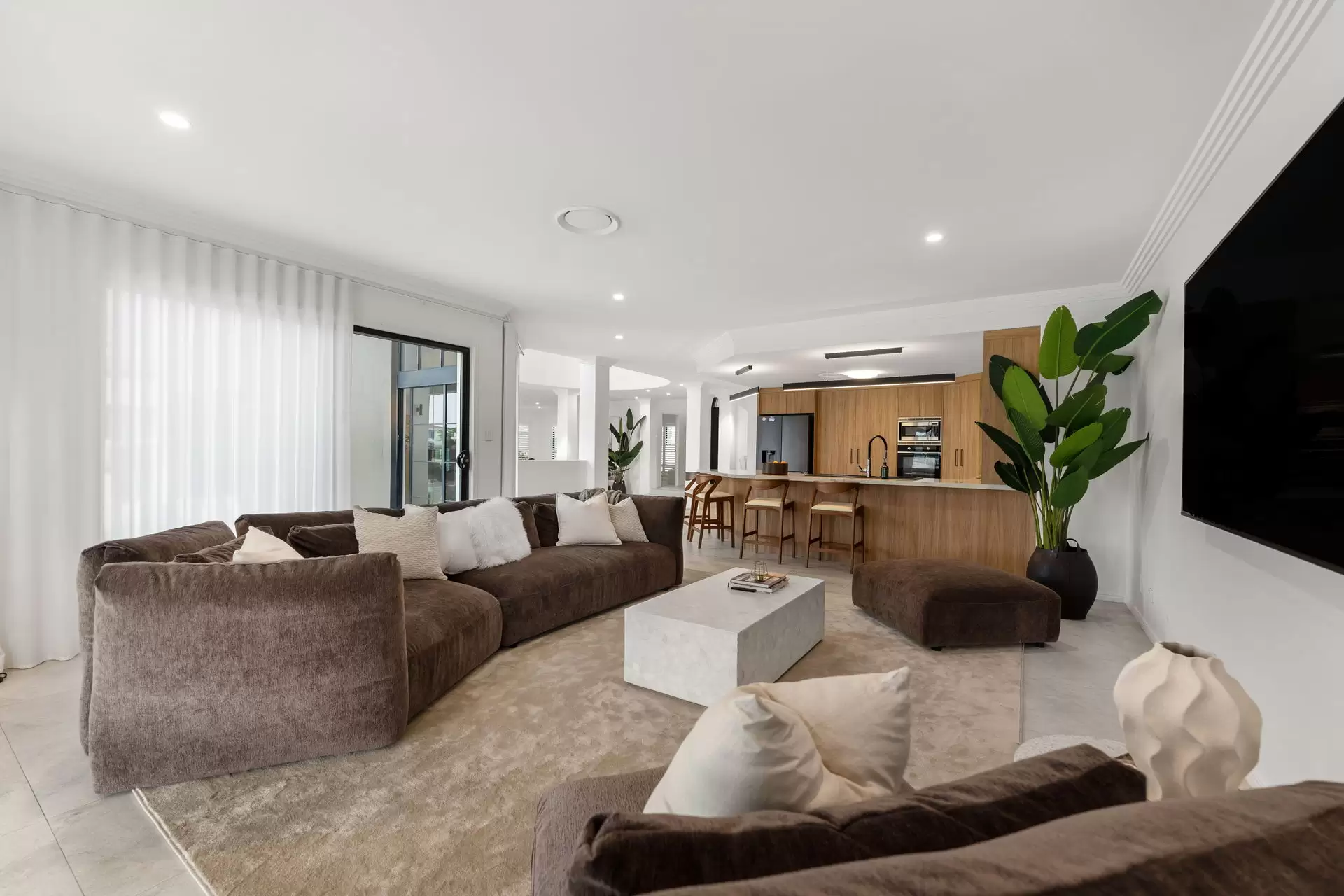 30 Midnight  Court, Runaway Bay Sold by Queensland Sotheby's International Realty - image 1