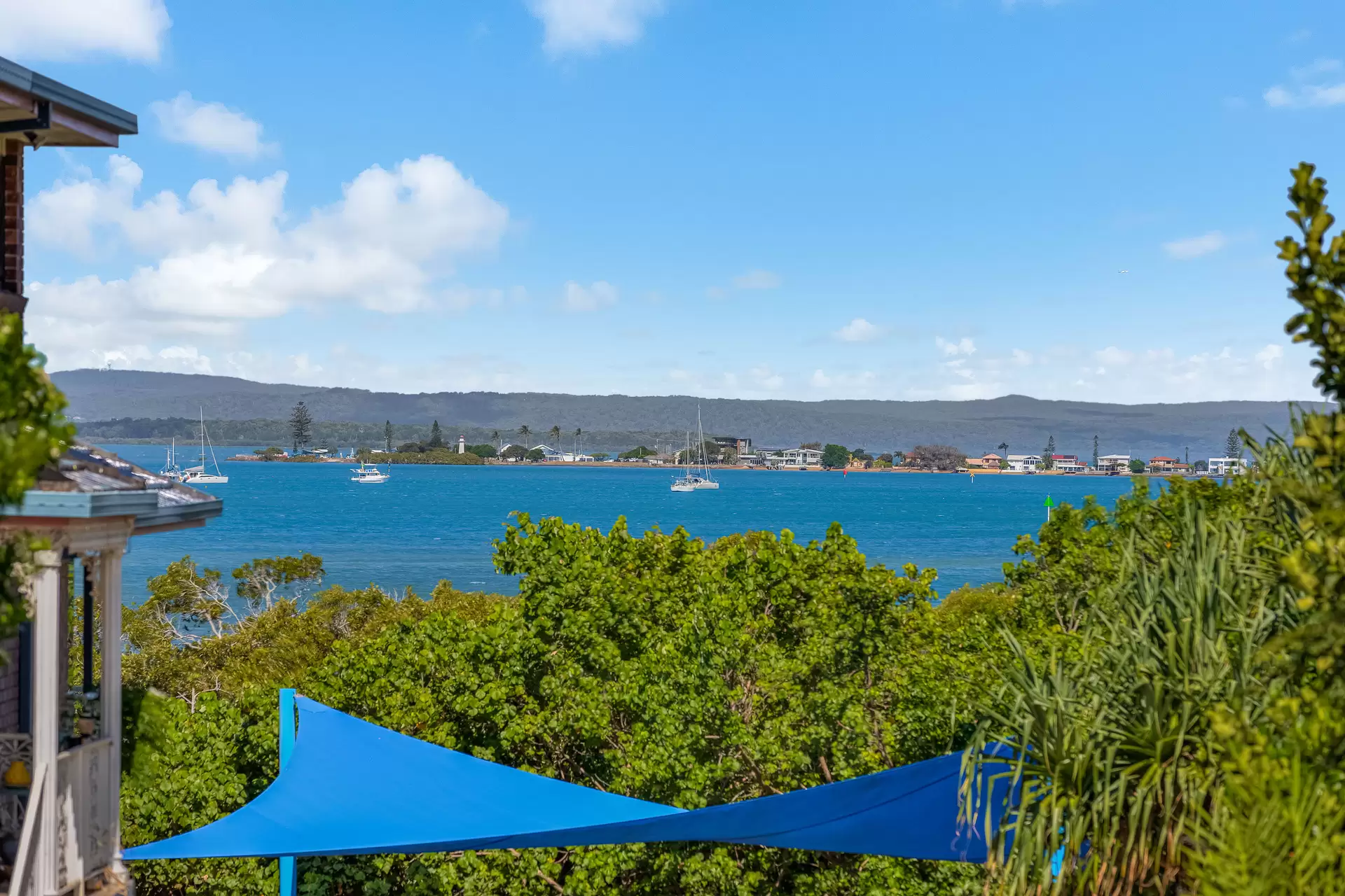 23 Counihan Street, Ormiston Sold by Queensland Sotheby's International Realty - image 1