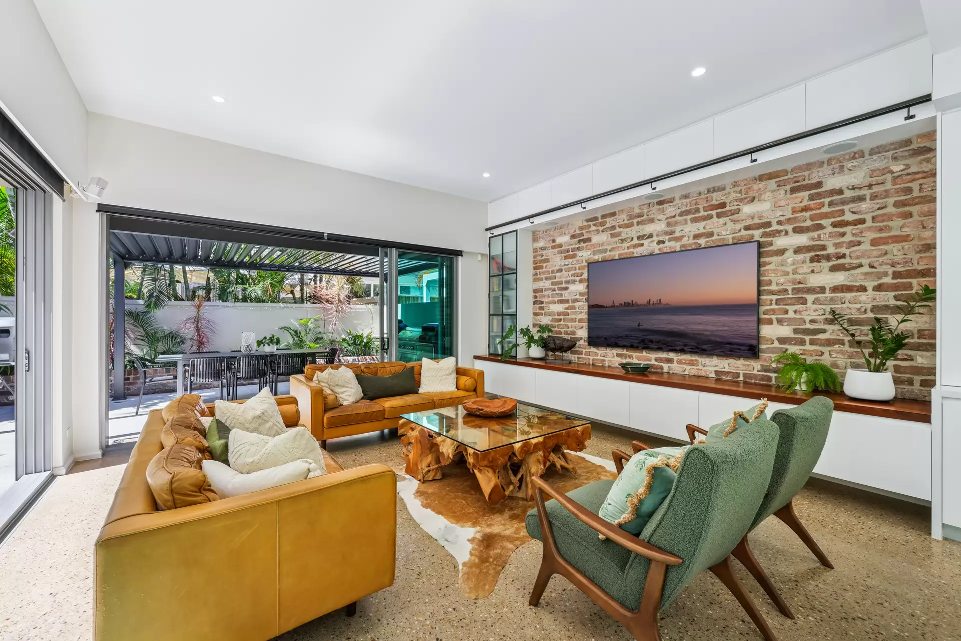 35A Hughes Avenue, Main Beach Sold by Queensland Sotheby's International Realty - image 1